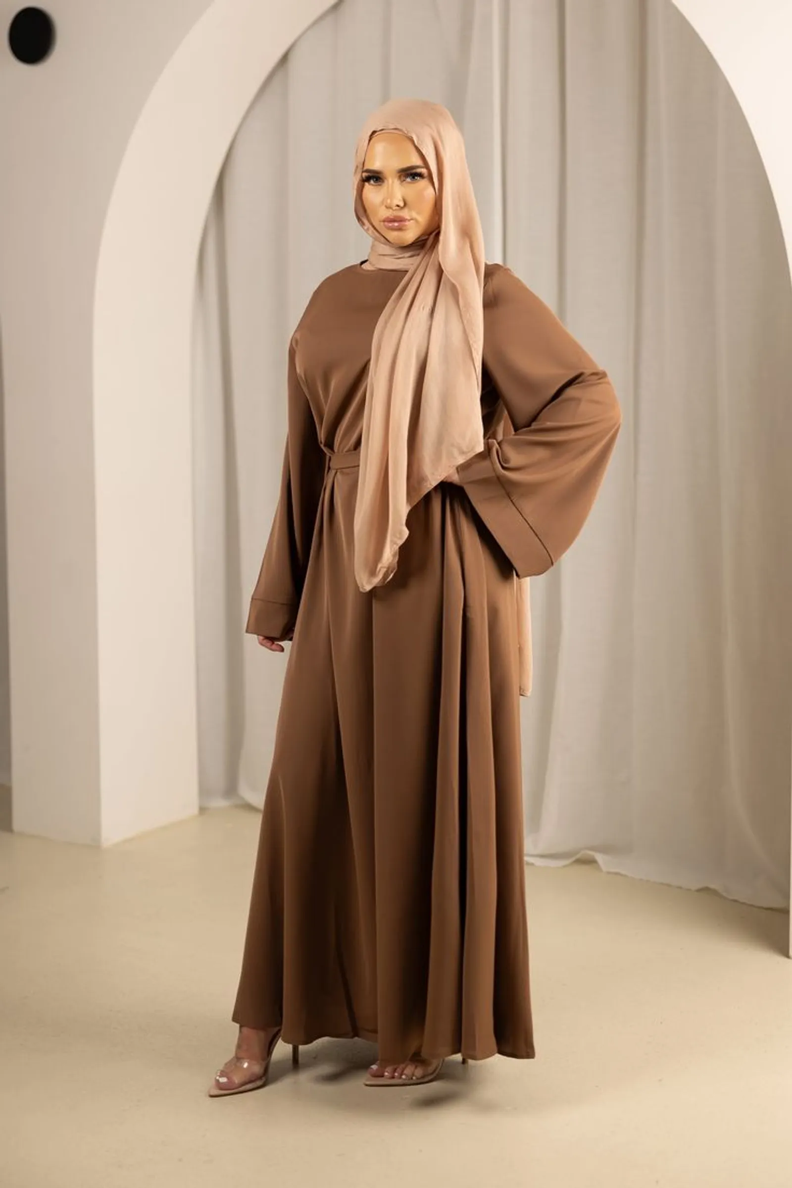 Baju Cokelat Tua Cocok dengan Jilbab Warna apa? Simak Idenya