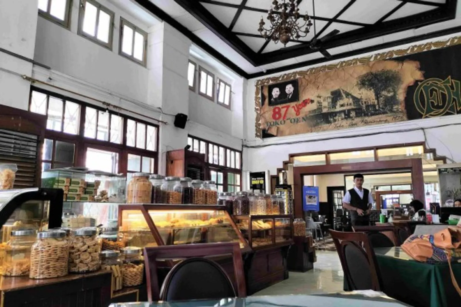 7 Restoran Legendaris Ini Telah Ada Sebelum Republik Indonesia Berdiri