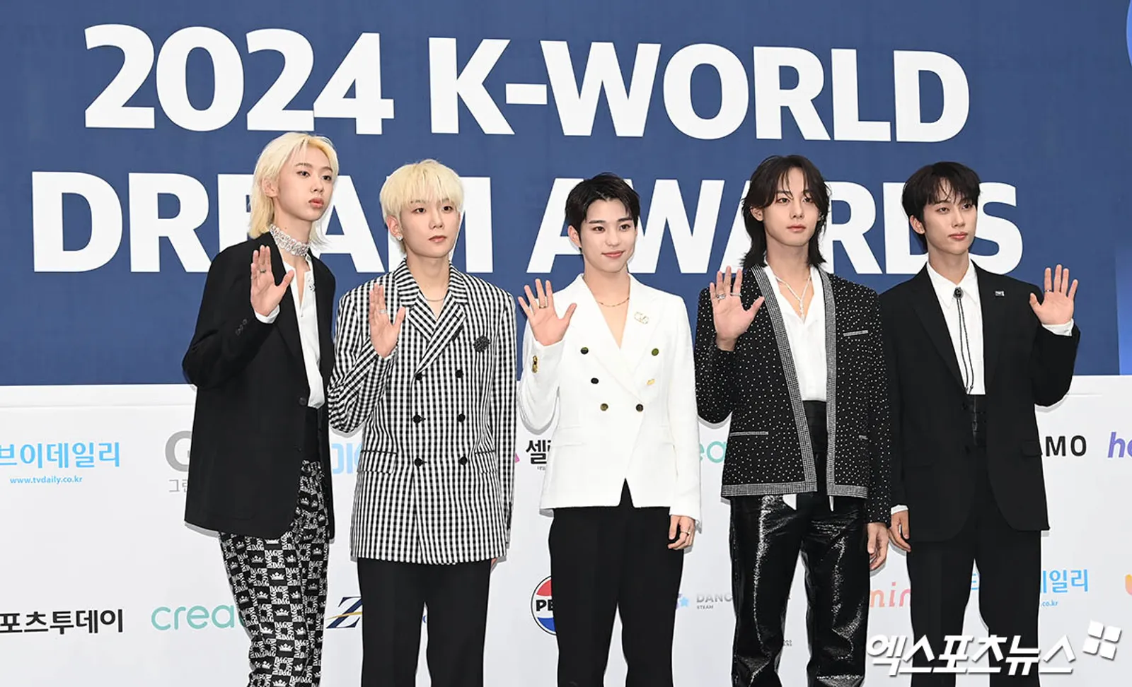 Deretan Gaya Modis K-Idol yang Hadir di K-World Dream Awards 2024