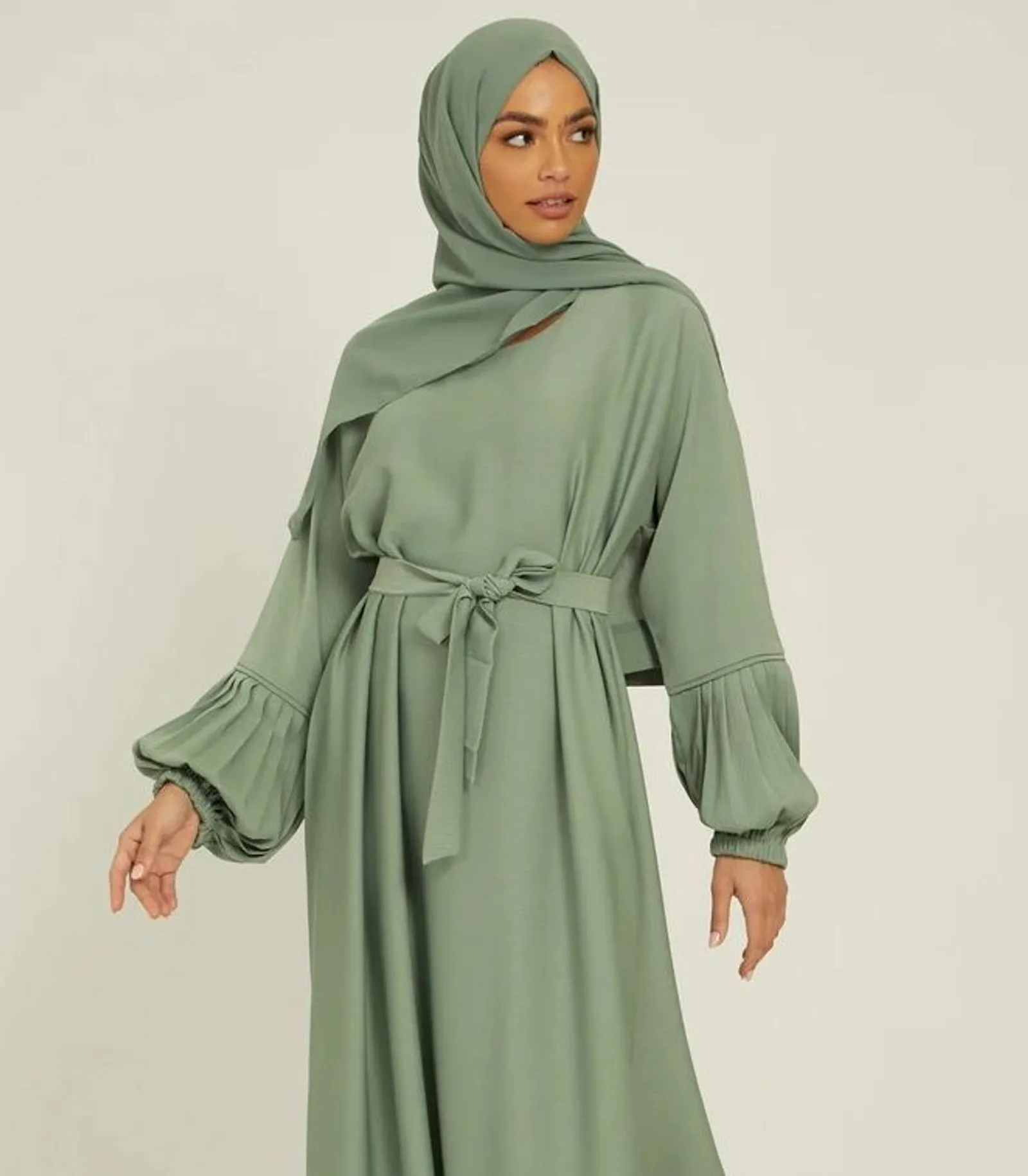 Mix and Match Jilbab Warna Sage Green yang Kalem dan Anggun