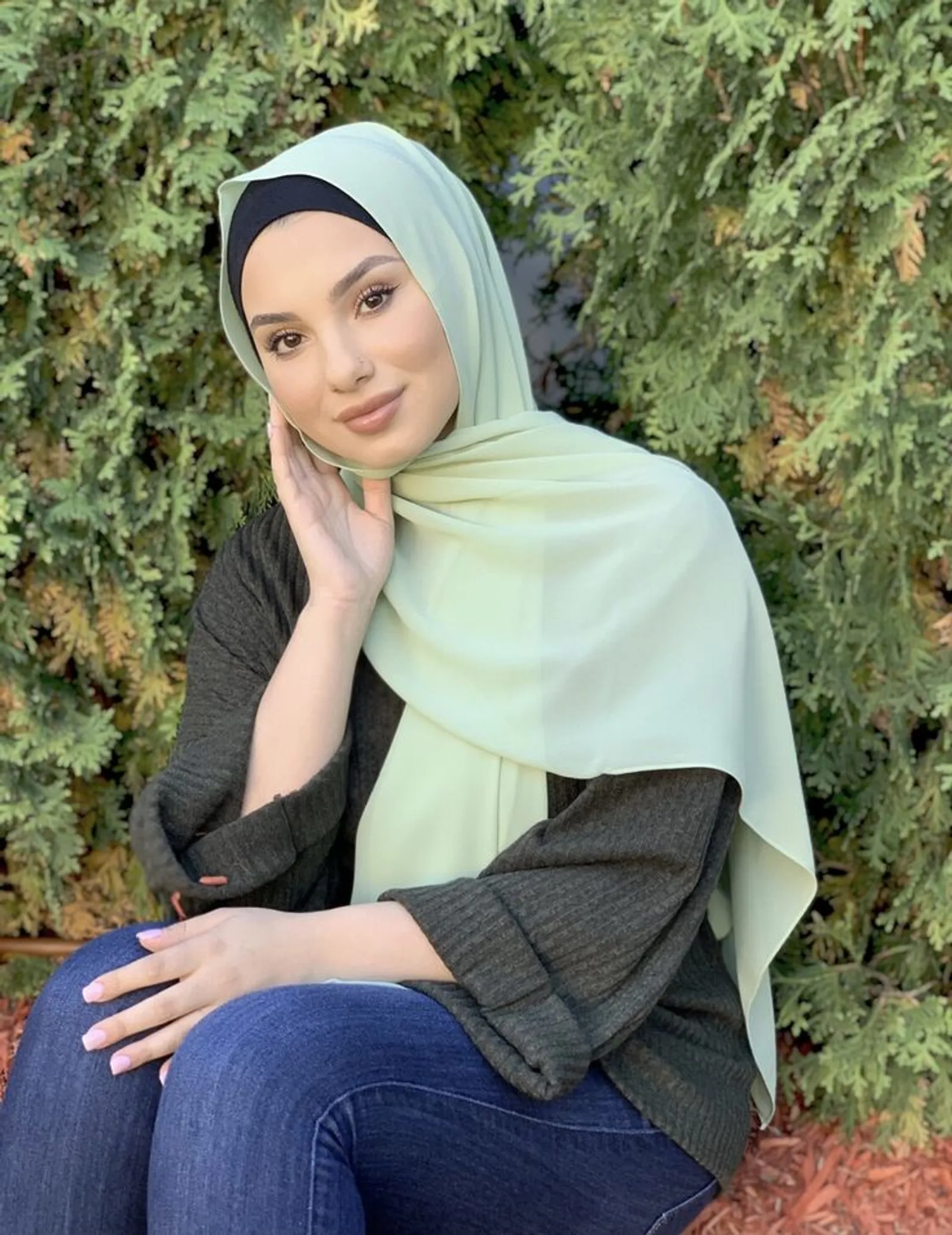 Mix and Match Jilbab Warna Sage Green yang Kalem dan Anggun