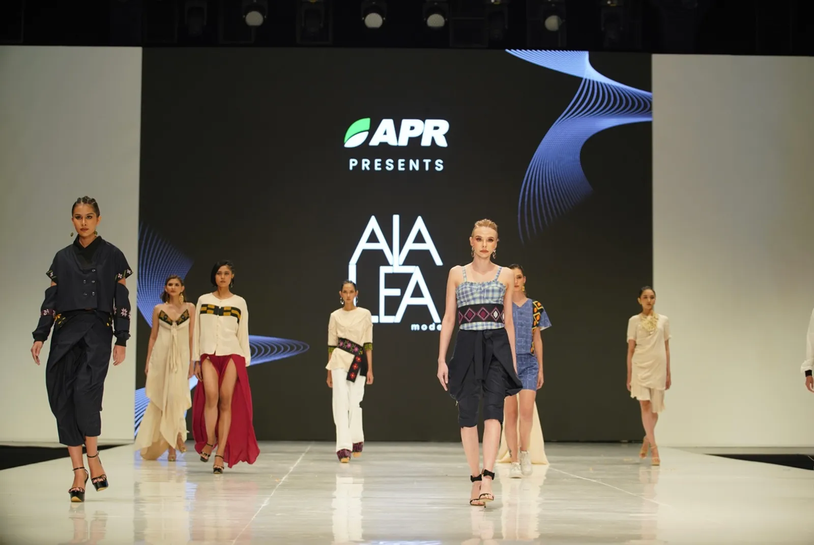 APR dan Guru Fashion Perkenalkan Viscose-Rayon di Jogja Fashion Week