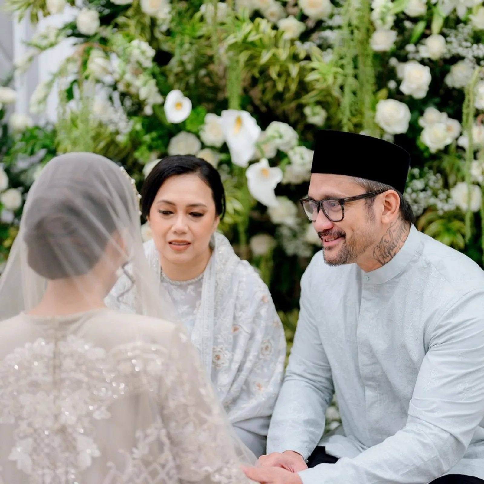 7 Potret Pengajian Pranikah Anak Tora Sudiro, Kompak sama Mantan Istri