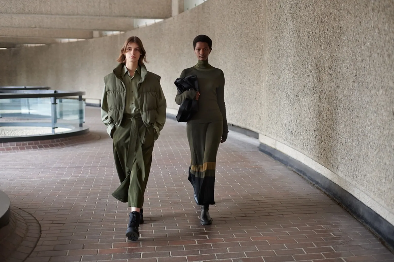 UNIQLO: C Fall 2024 x Clare Waight Keller Rilis Koleksi Pakaian Pria