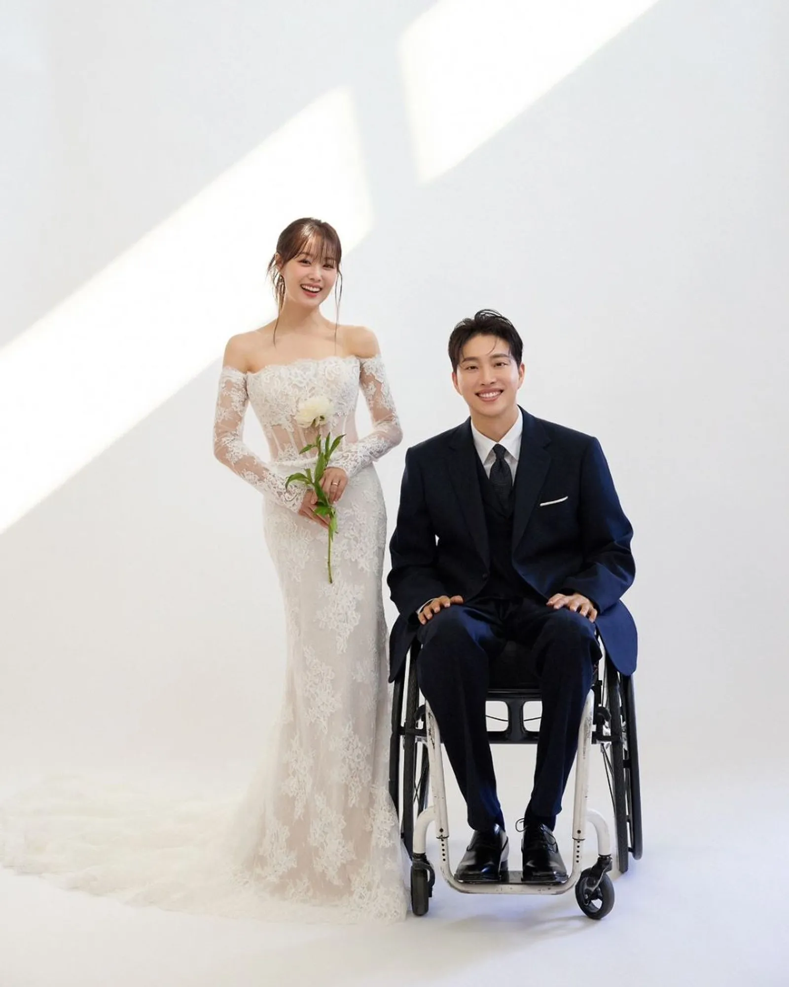 Dikira K-Drama, Ini Potret Pre-Wedding Song Ji Eun dan Park We