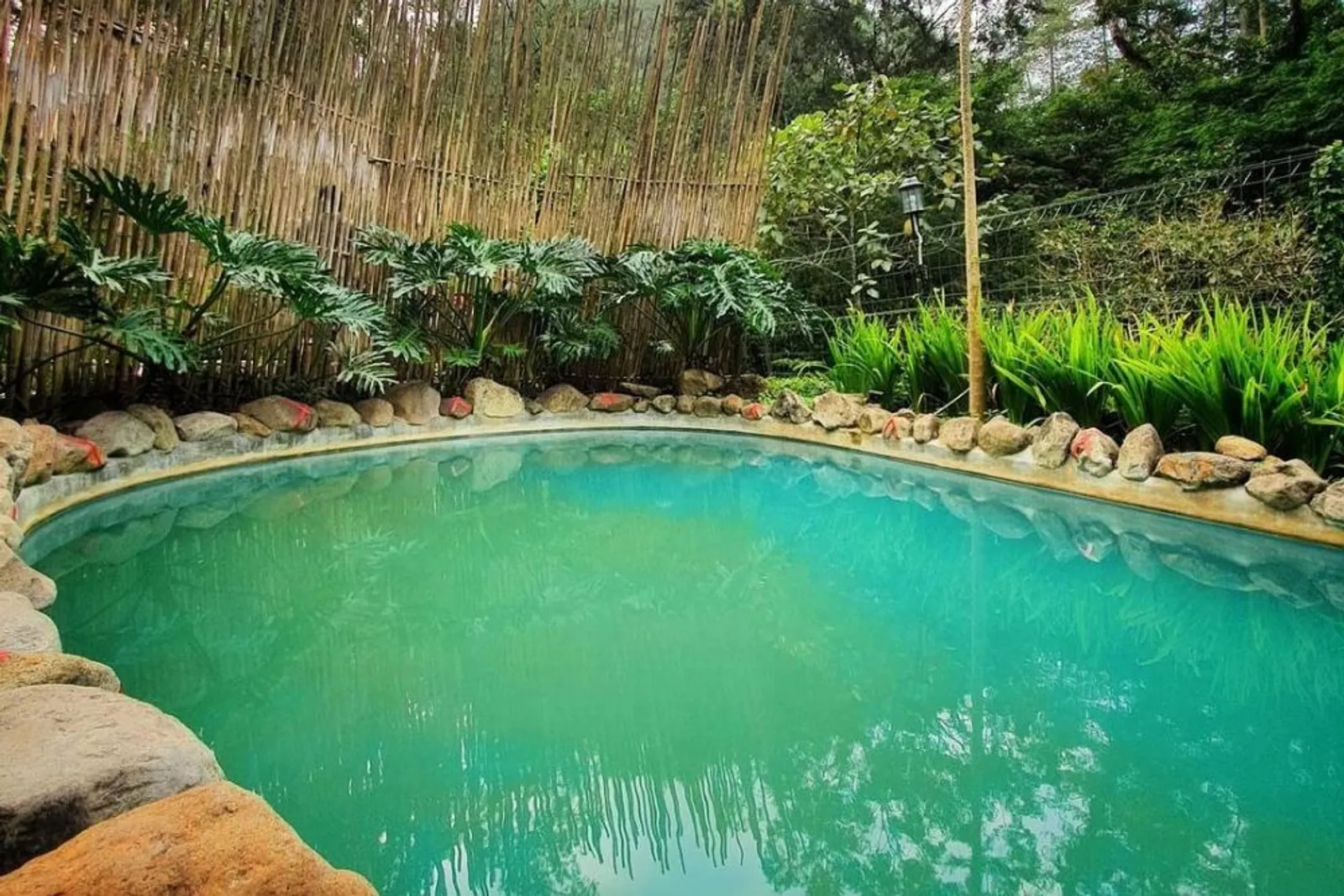 Maribaya Hot Spring Resort, Tempat Seru untuk Staycation di Lembang