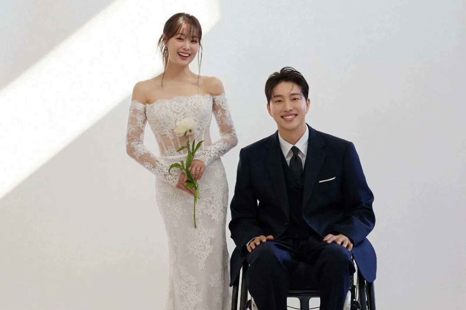 Dikira K-Drama, Ini Potret Pre-Wedding Song Ji Eun dan Park We