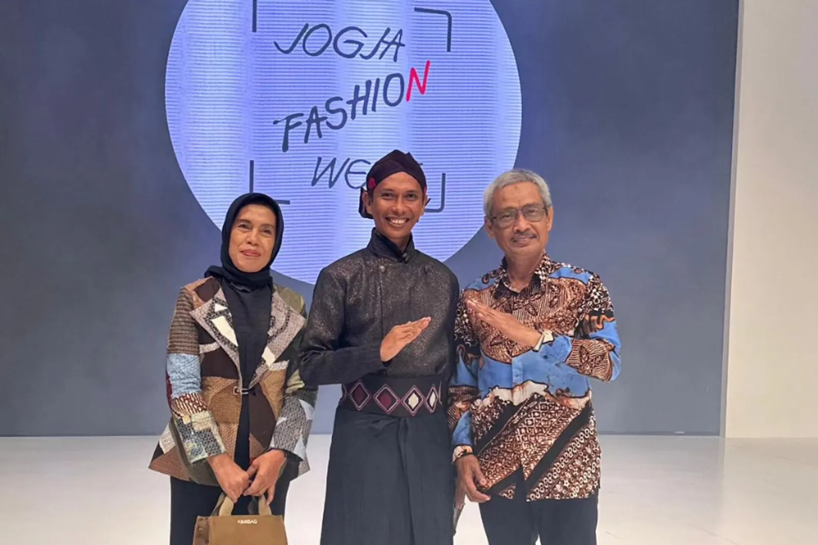 APR & Guru Fesyen Perkenalkan Viscose-Rayon di Jogja Fashion Week 2024