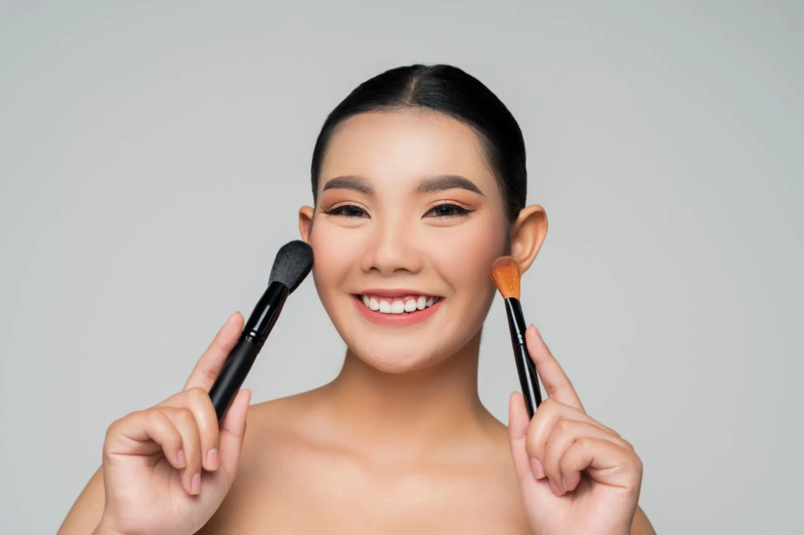 7 Cara Membuat Makeup Arabian Look yang Memukau