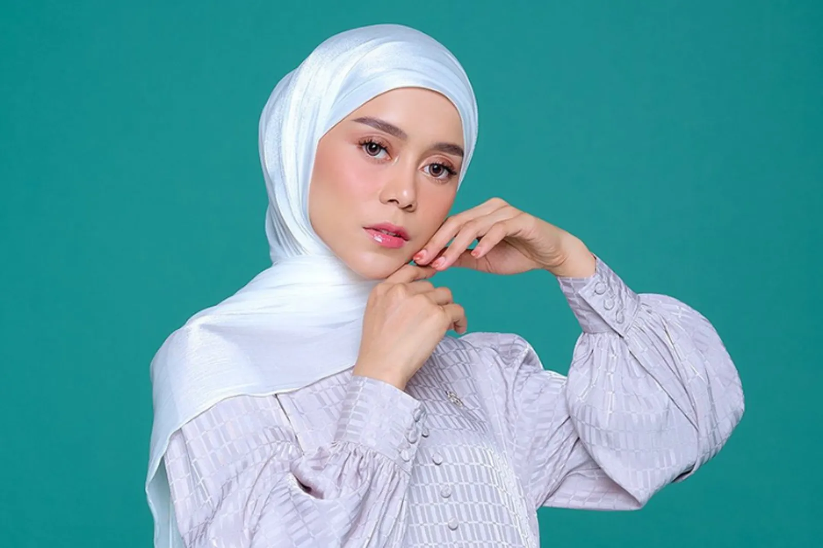 Perbedaan Pashmina Silk dan Shimmer, Kamu Lebih Pilih Mana?