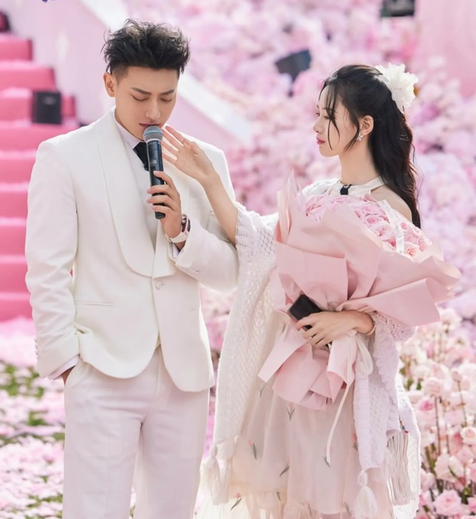 7 Momen Lamaran Huang Zi Tao dan Xu Yiyang, Ditayangkan di TV