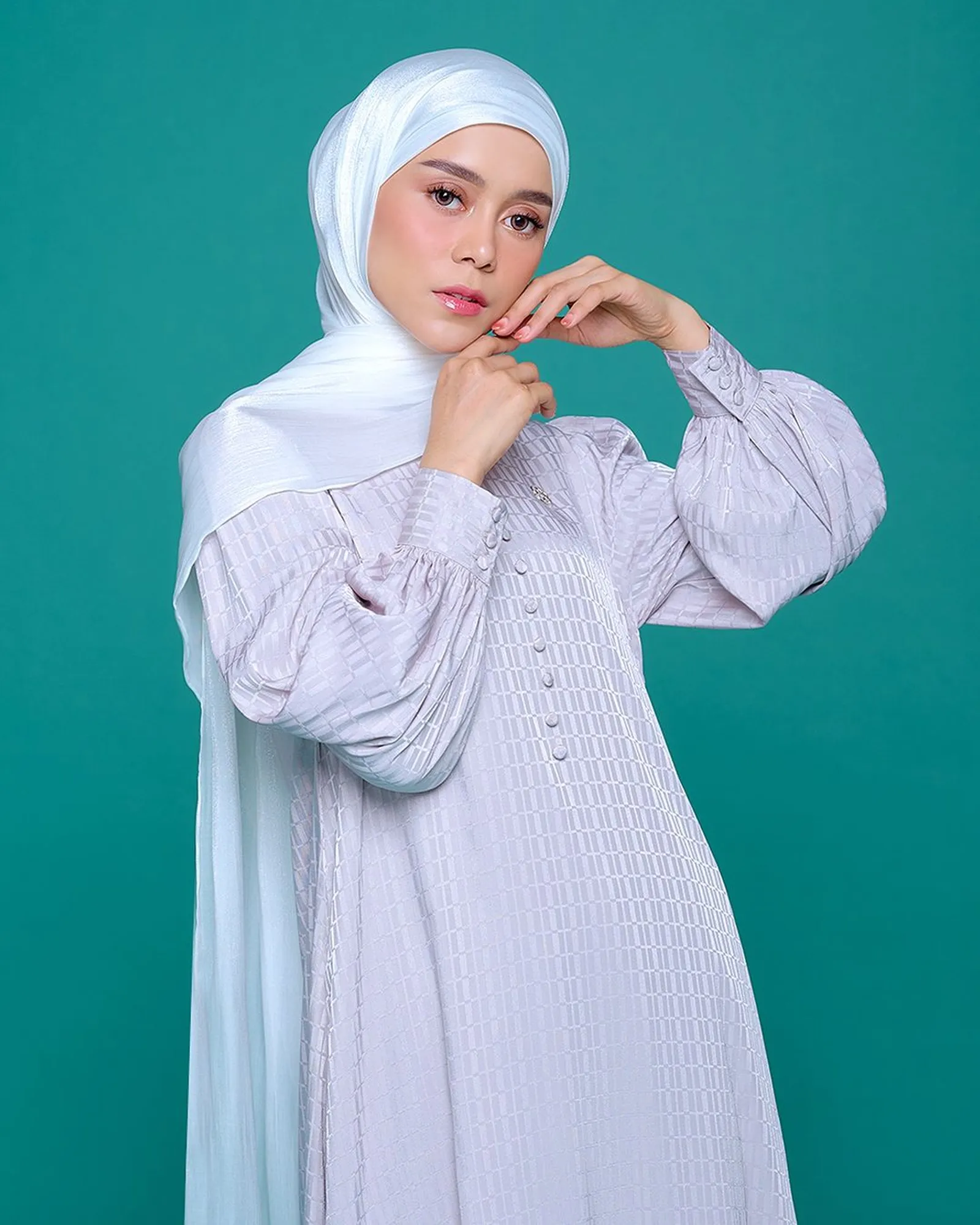 Perbedaan Pashmina Silk dan Shimmer, Kamu Lebih Pilih Mana?