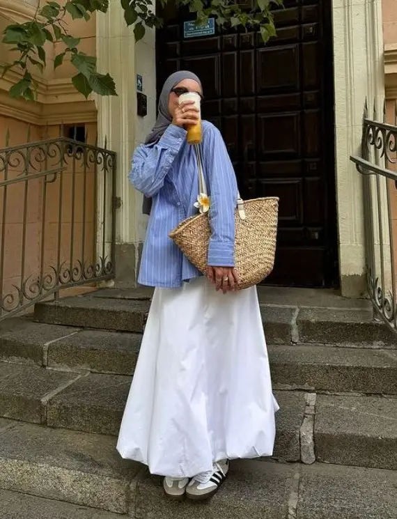 15 Warna Jilbab yang Cocok untuk Baju Biru Denim, Elegan!