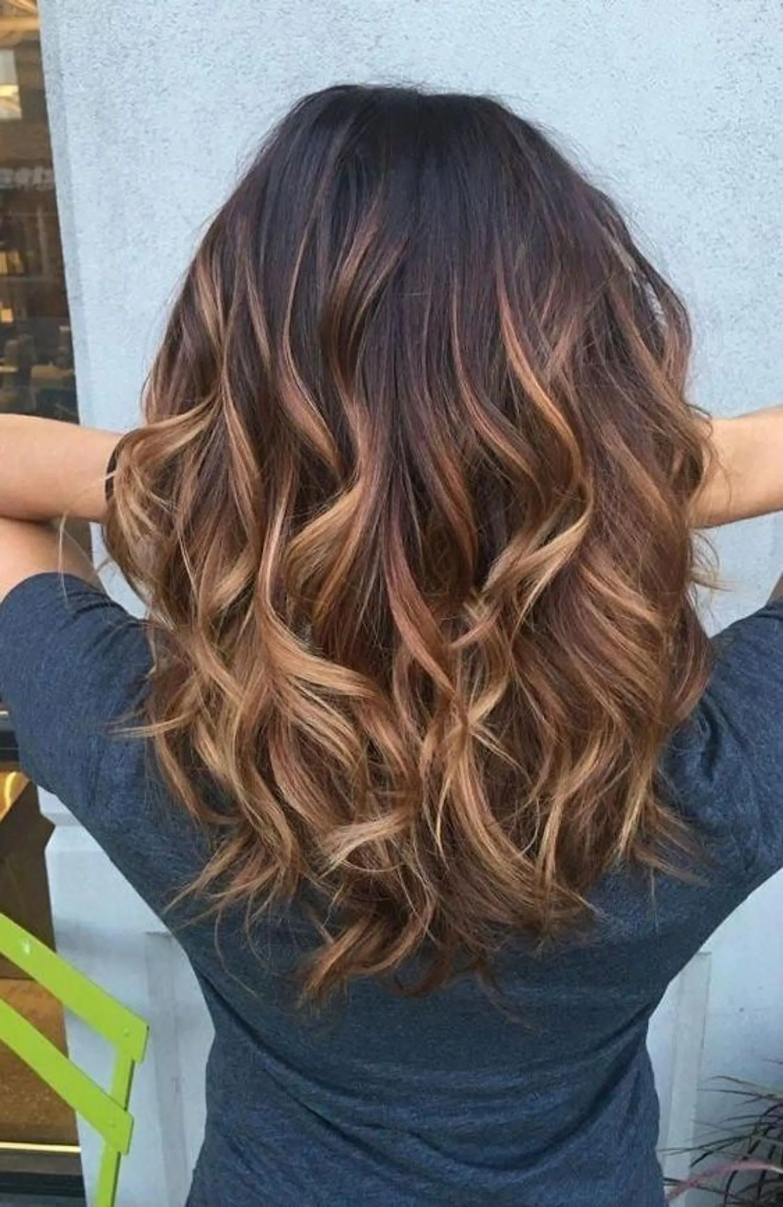 37 Warna Rambut yang Cocok untuk Kulit Sawo Matang