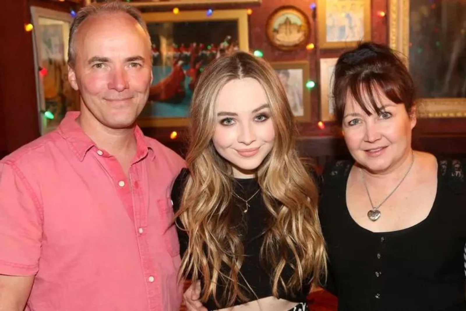 7 Fakta Keluarga Sabrina Carpenter yang Suportif Banget!