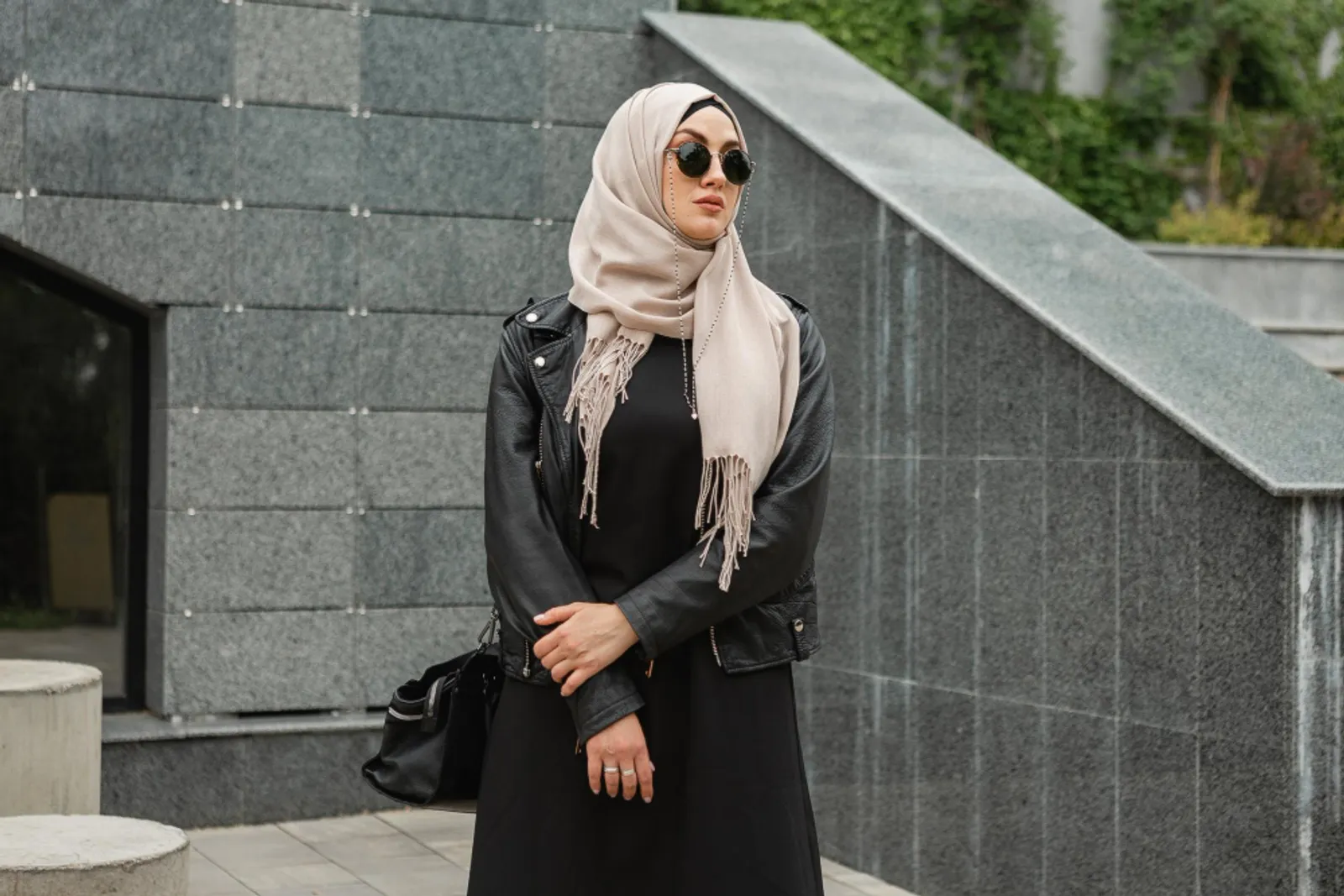 5 Tips Style Elegan untuk Wanita Hijab yang Memesona