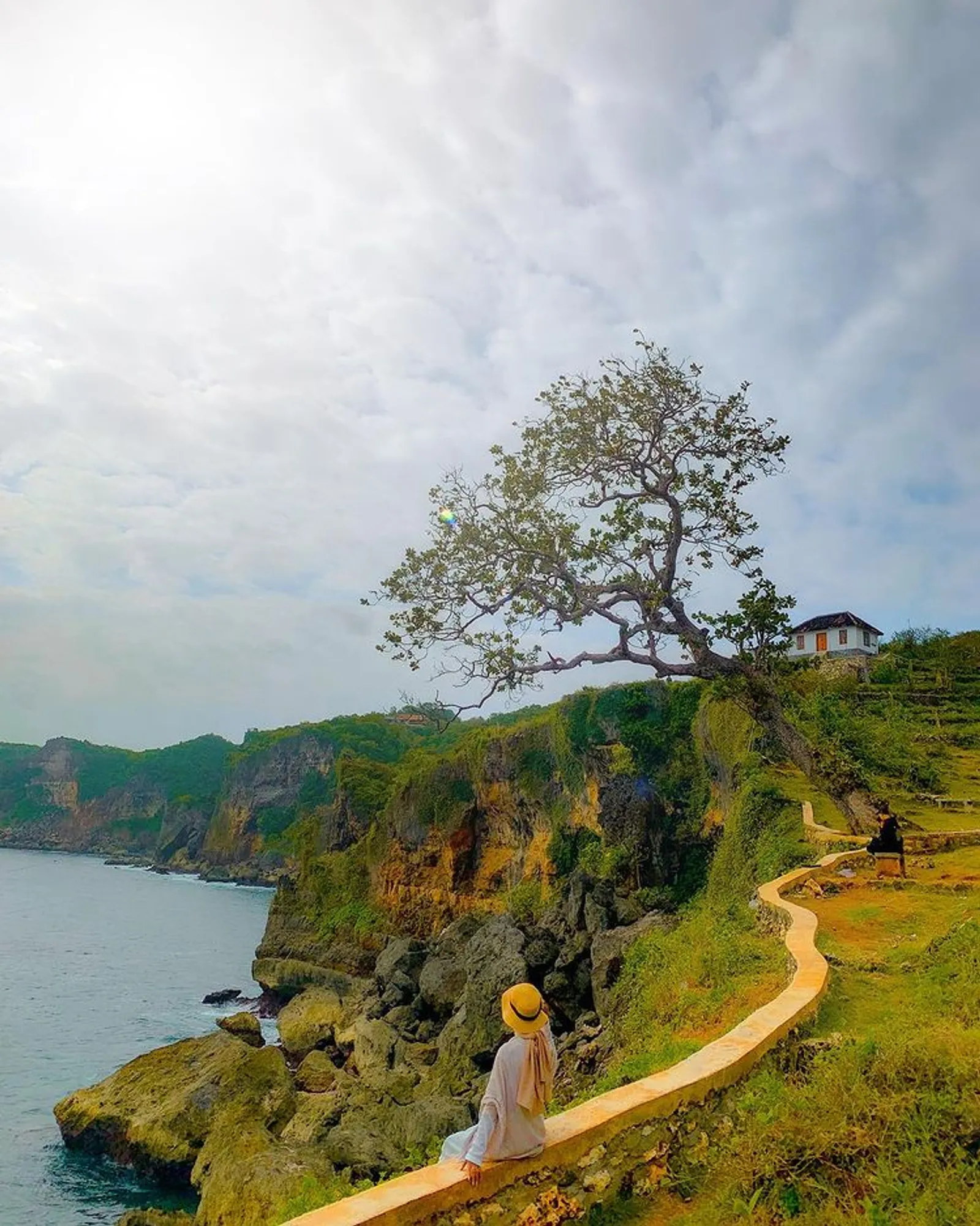 7 Inspirasi Foto Estetis di Pantai untuk Percantik Media Sosial