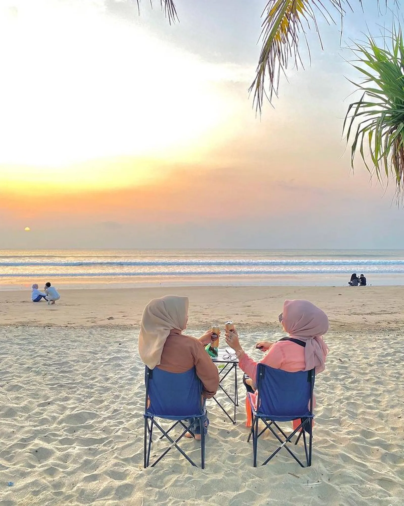 7 Inspirasi Foto Estetis di Pantai untuk Percantik Media Sosial