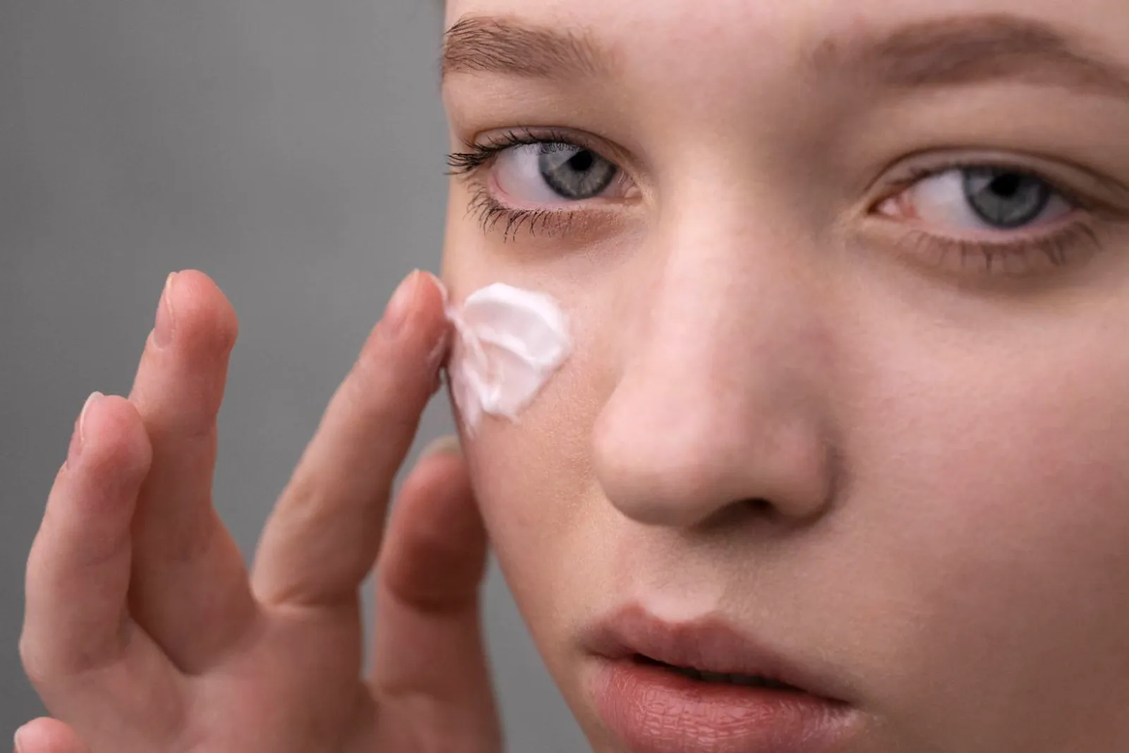 Tretinoin Cream: Pengertian, Manfaat, dan Cara Penggunaan