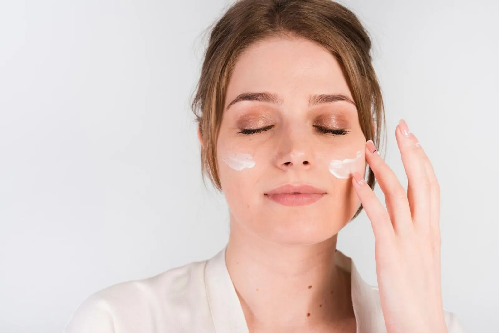 Tretinoin Cream: Pengertian, Manfaat, dan Cara Penggunaan