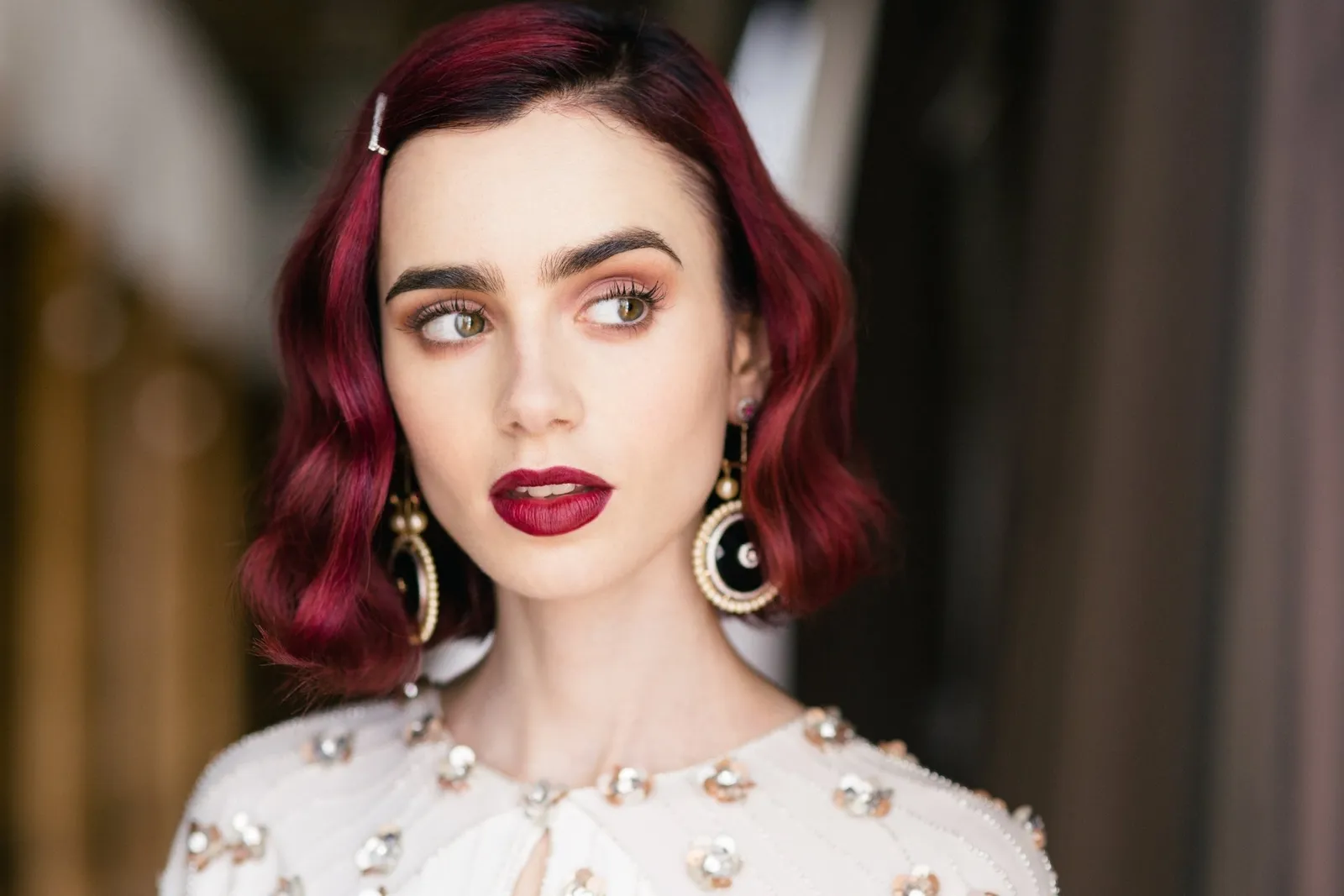 8 Inspirasi Warna Rambut yang Bikin Wajah Cerah, Stylish!