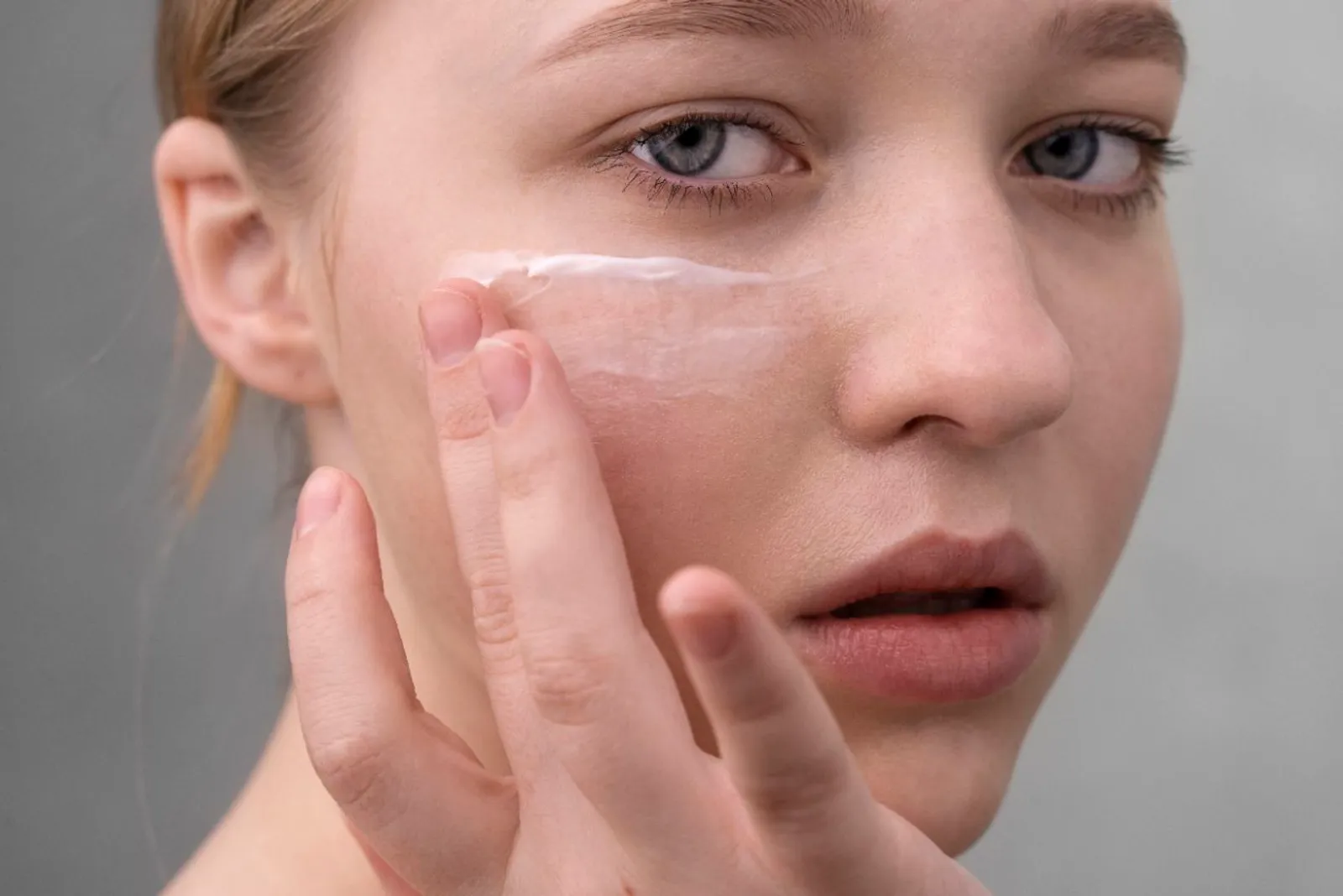 Tretinoin Cream: Pengertian, Manfaat, dan Cara Penggunaan