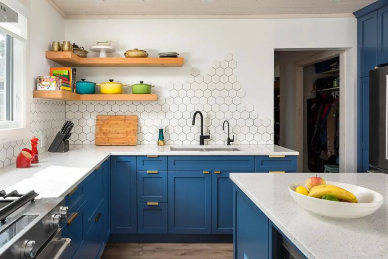 6 Inspirasi Kitchen Set untuk Dapur Kecil dan Sempit