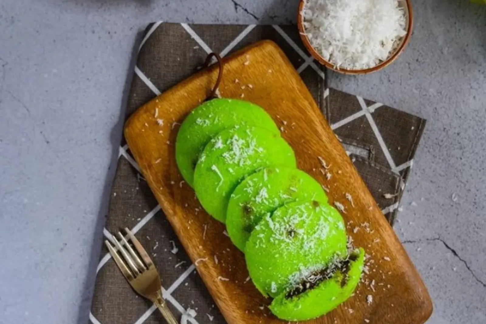 Resep Putu Piring yang Lembut dan Mudah Membuatnya!