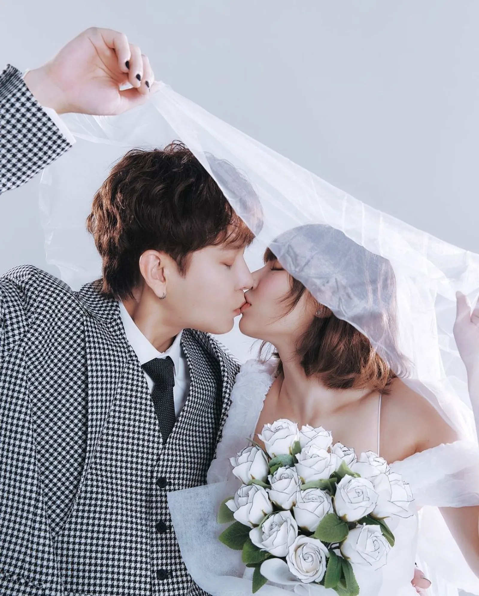 Semakin Dekat, Intip Potret Pre-Wedding HyunA dan Yong Junhyung