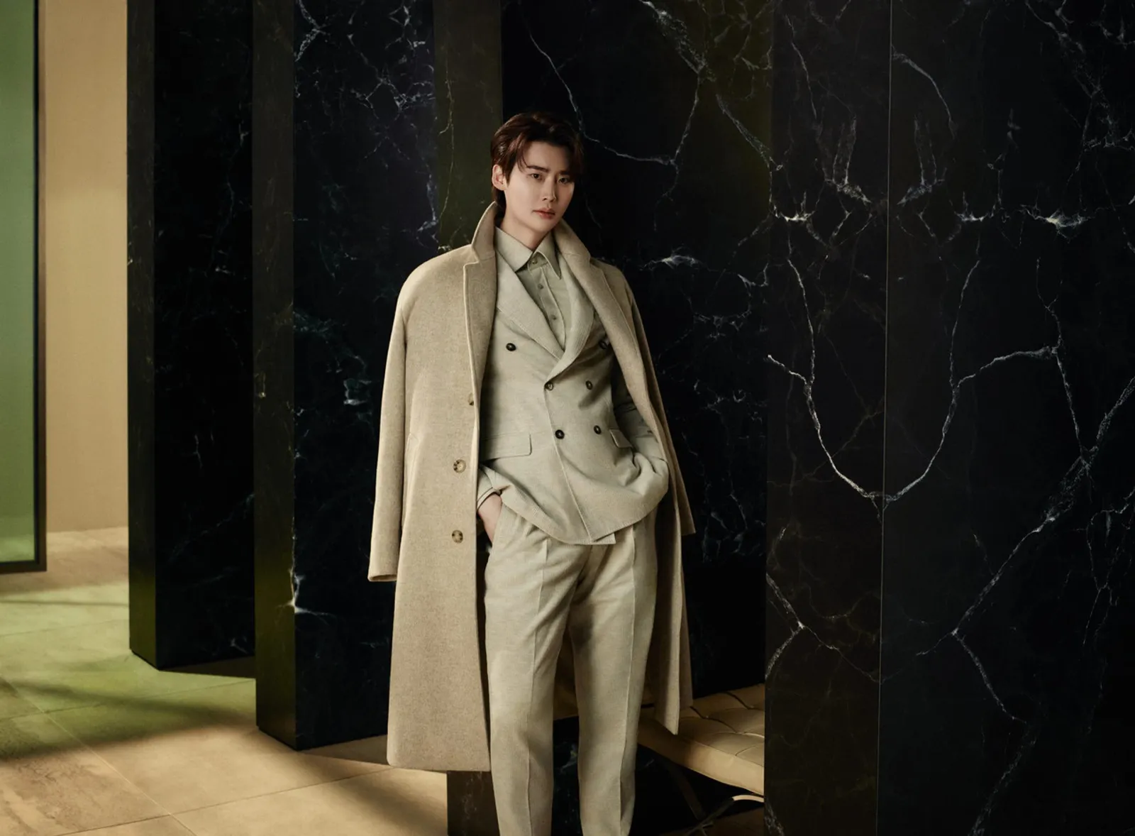 Lee Jong Suk hingga Naomi Campbell Bintangi Campaign BOSS Fall 2024 