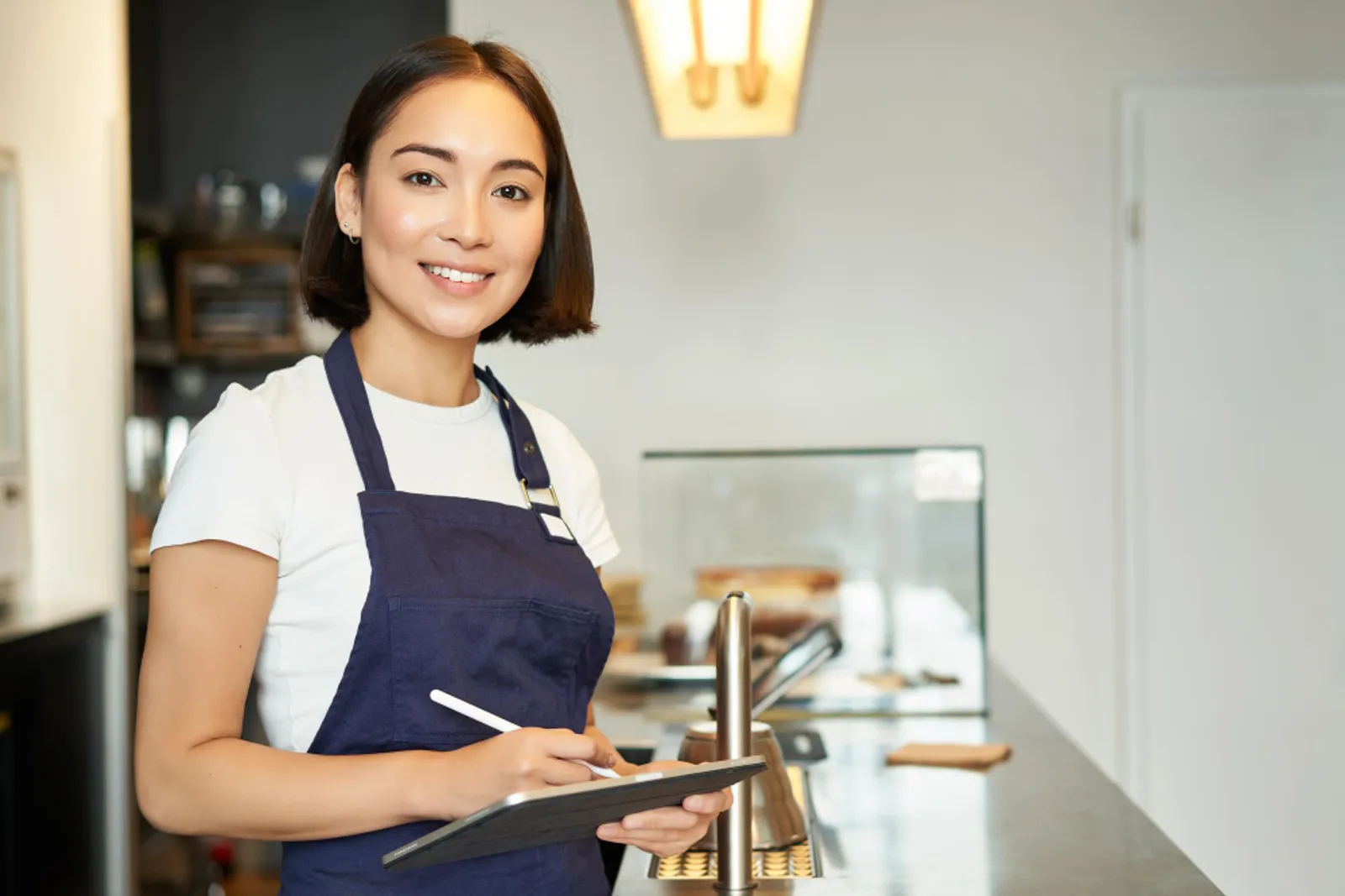 Perbedaan Waiter dan Waitress, Apakah Hanya Jenis Kelamin?