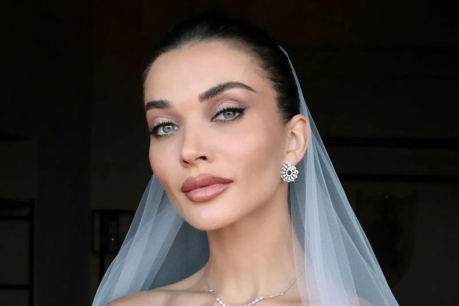 Flawless, Deretan Makeup Look A la Amy Jackson 