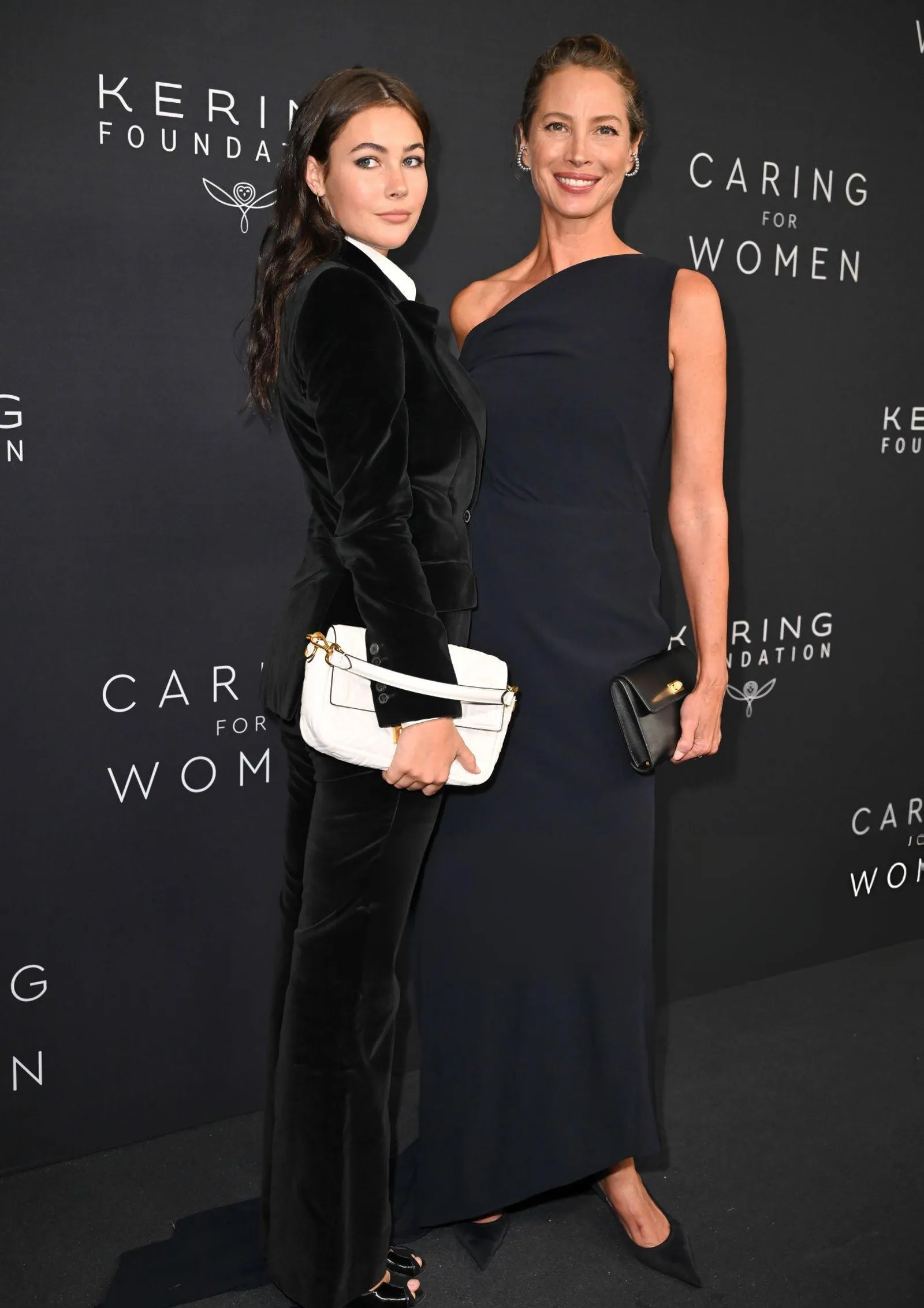 Gaya Grace Burns, Anak Christy Turlington yang Curi Perhatian di NYFW