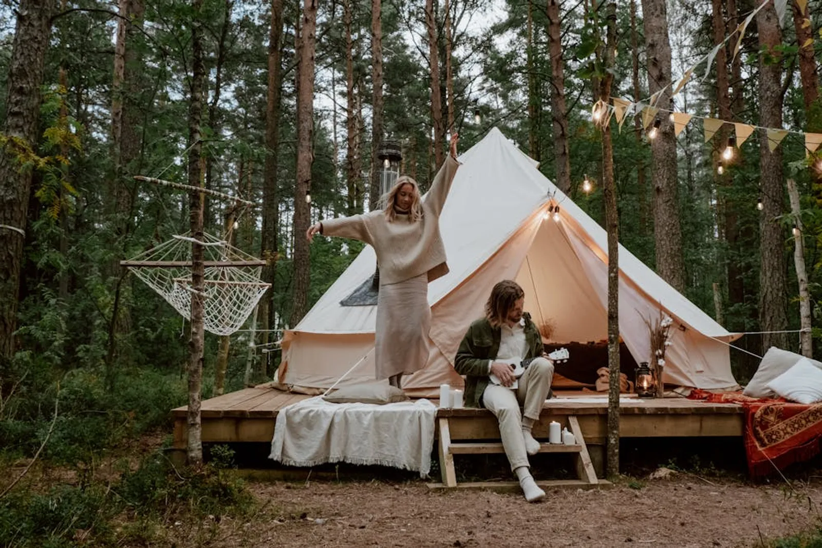 7 Lokasi Pre-Wedding Camping dengan Nuansa Eksotis