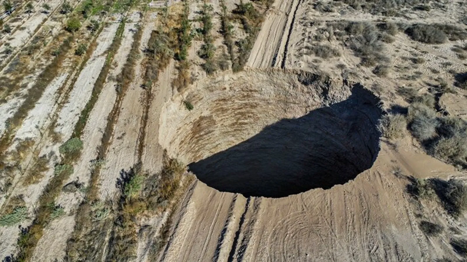 Menguak 9 Sinkhole Raksasa yang Tiba-Tiba Muncul di Bumi, Kok Bisa?