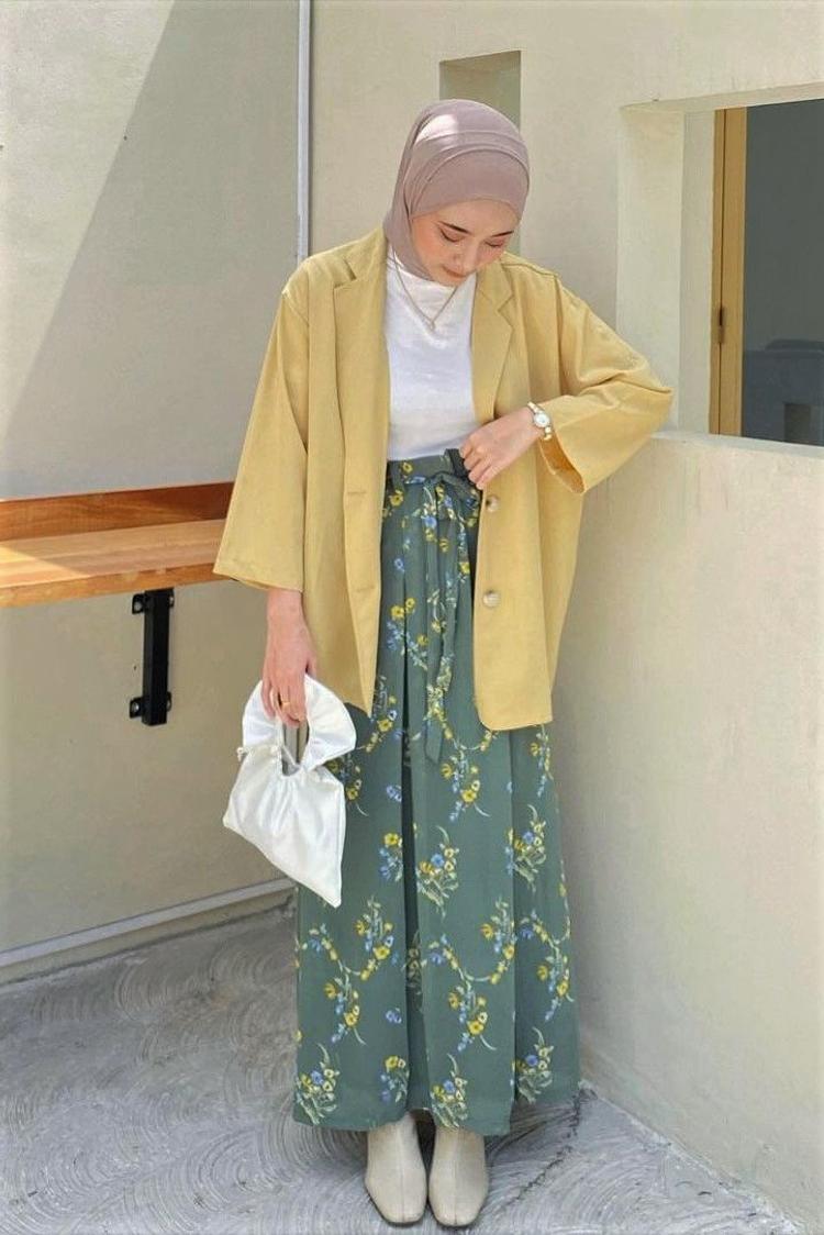 Baju Warna Kuning Cocok dengan Warna Apa? Ini 8 Inspirasinya