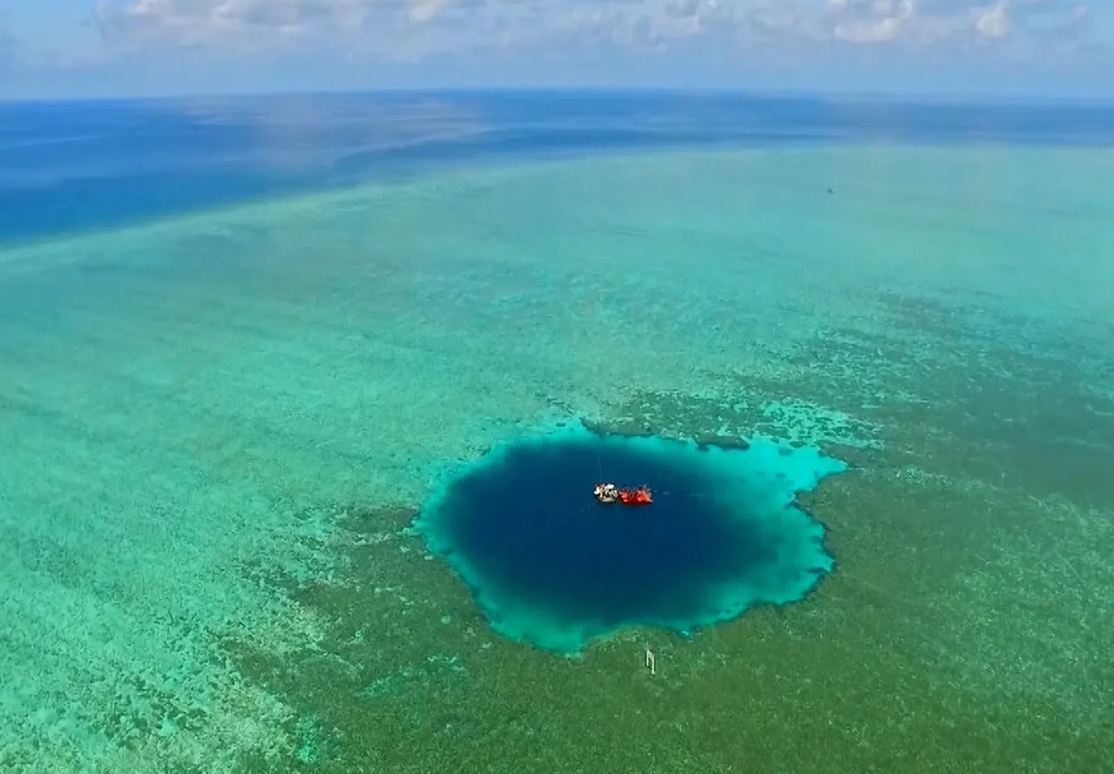 Menguak 9 Sinkhole Raksasa yang Tiba-Tiba Muncul di Bumi, Kok Bisa?