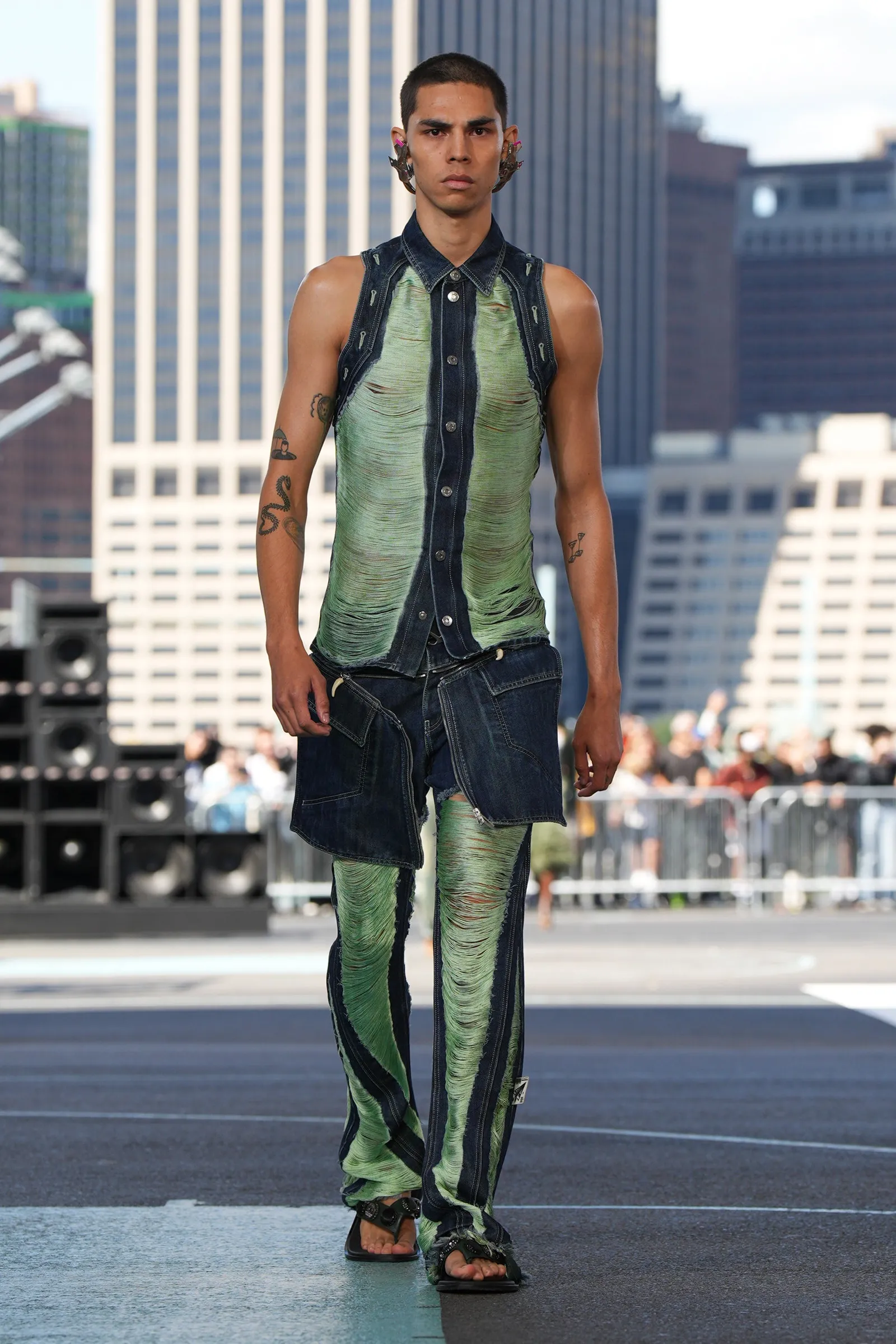 Streetwear Eksentrik Ghana dari Off-White Sukses Debut di NYFW SS 2025