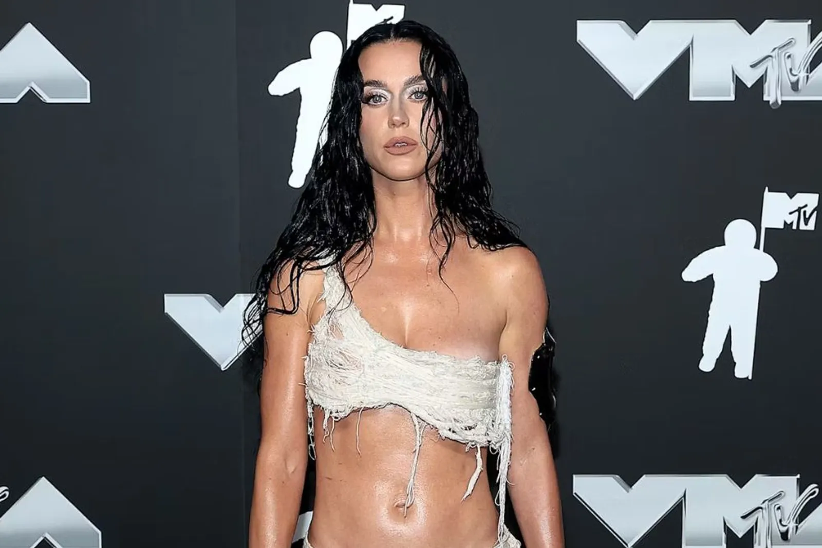 Makeup dan Hairstyle Terbaik MTV VMAs 2024