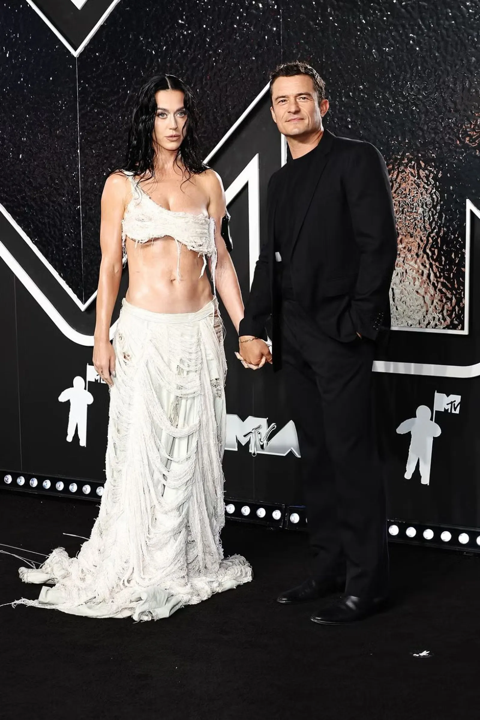 8 Potret Pasangan Seleb Hollywood yang Hadir di MTV VMA 2024