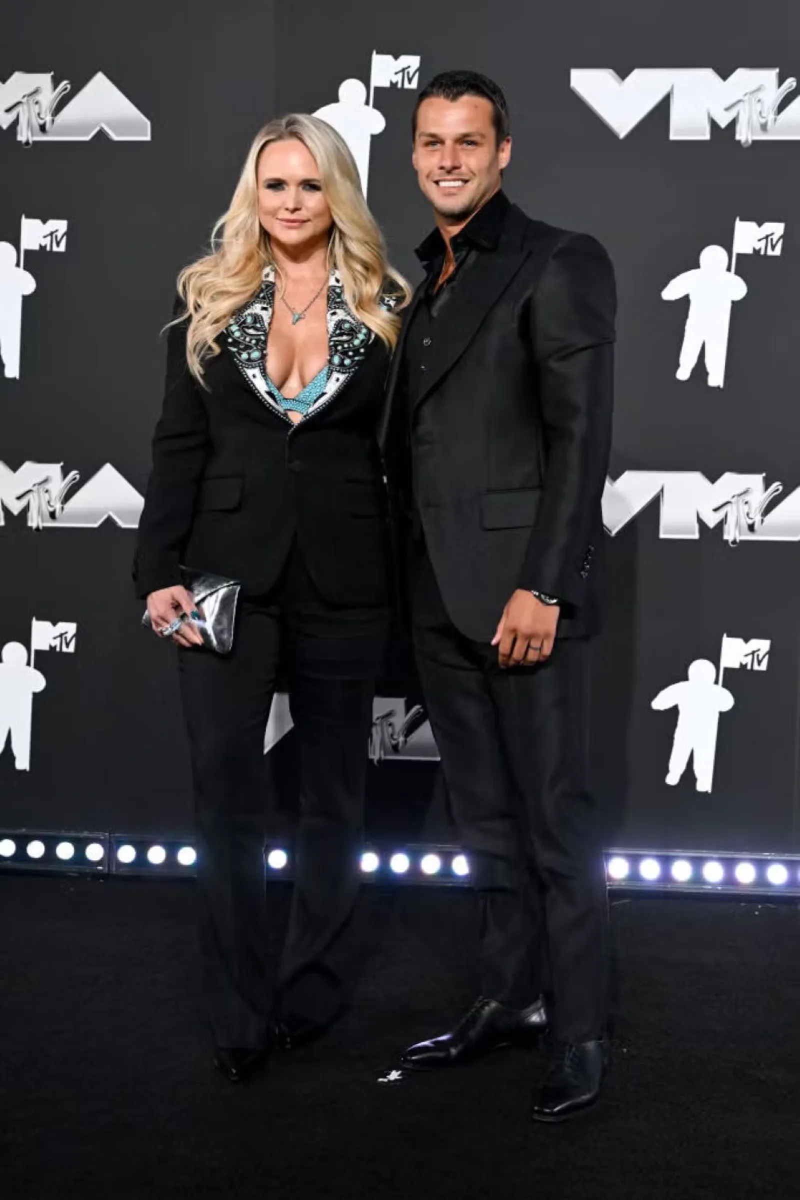 8 Potret Pasangan Seleb Hollywood yang Hadir di MTV VMA 2024