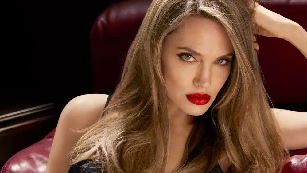 Gandeng Angelina Jolie, Tom Ford Hadirkan Runway Lip Color Terbaru 