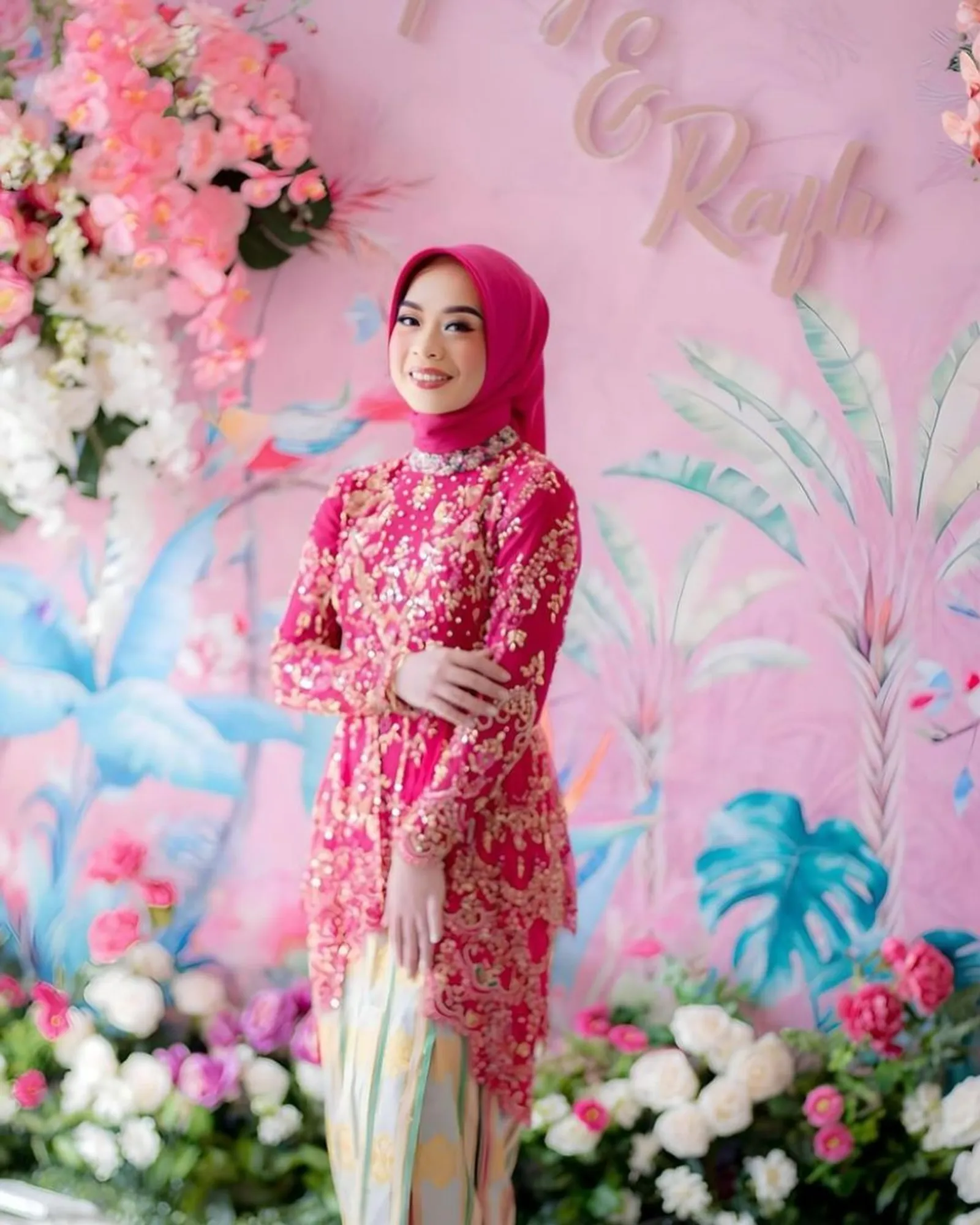 Kebaya Pink Fanta Cocok dengan Jilbab Warna Apa? Ini Pilihannya!