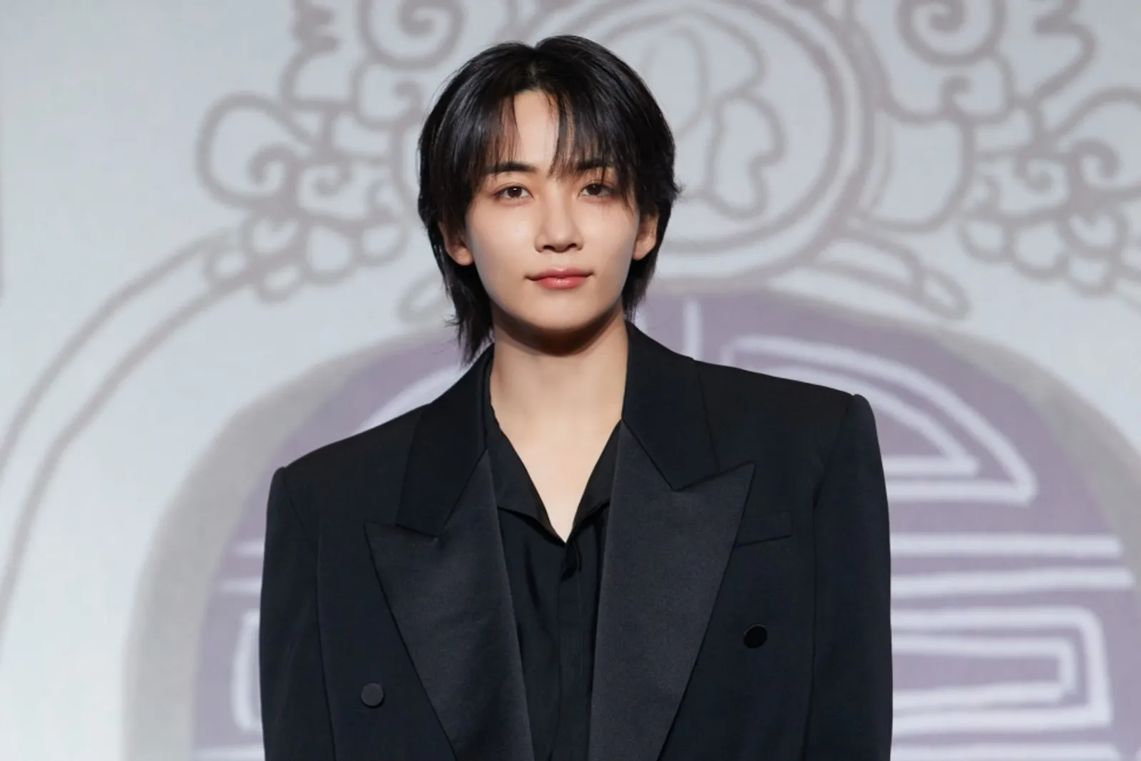 5 Fakta Keluarga Jeonghan 'SEVENTEEN', Dekat dengan Sang Adik!