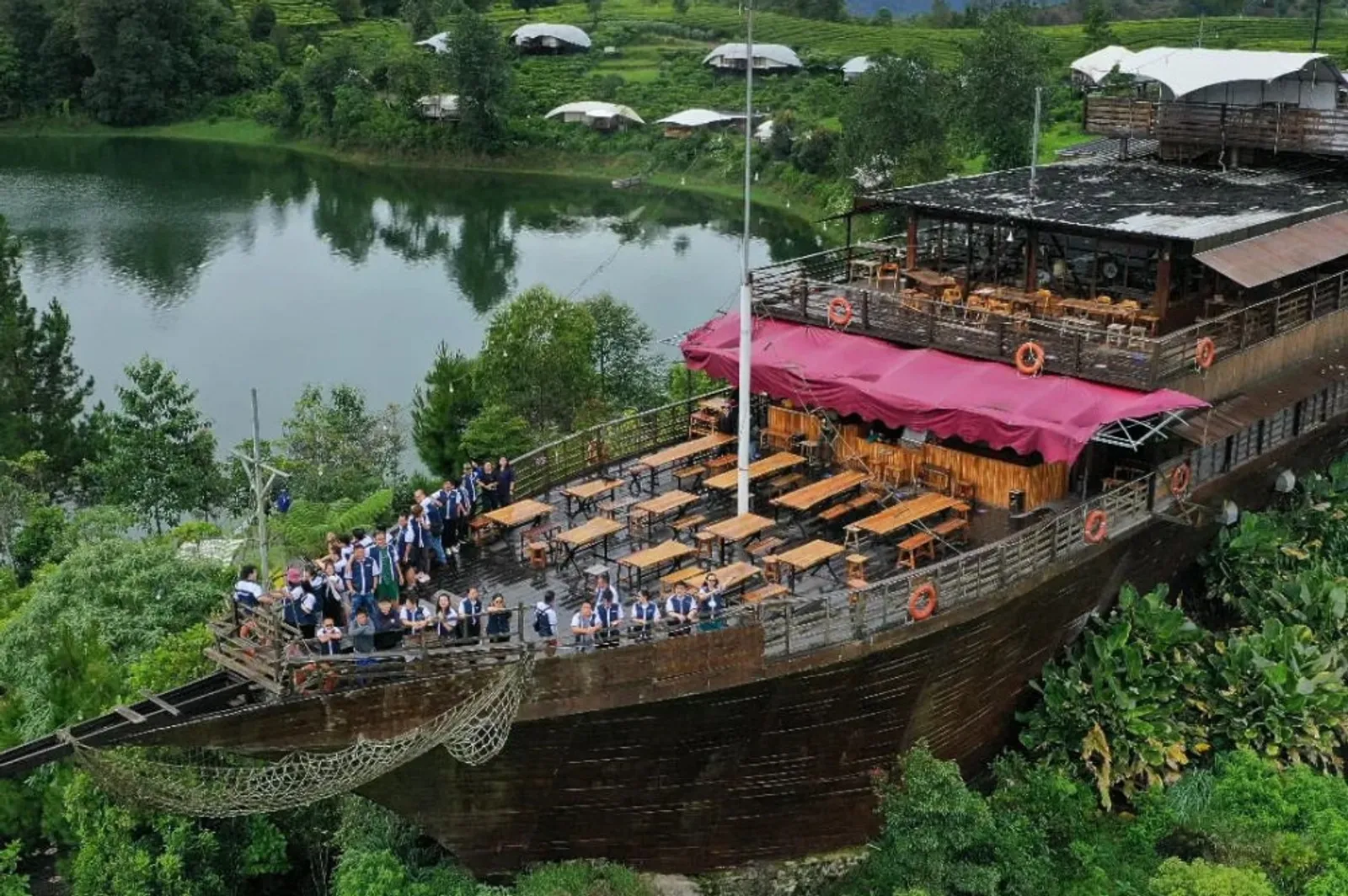 10 Tempat Makan Keluarga di Bandung, Bikin Momen Ngumpul Jadi Berkesan