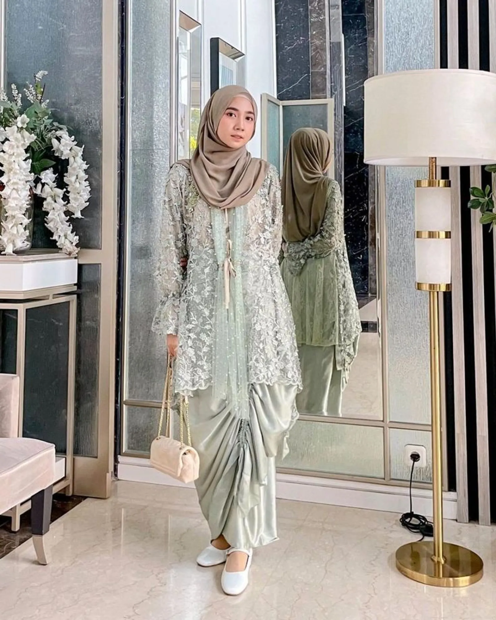 8 Warna Kebaya yang Bikin Kulit Cerah dan Glowing