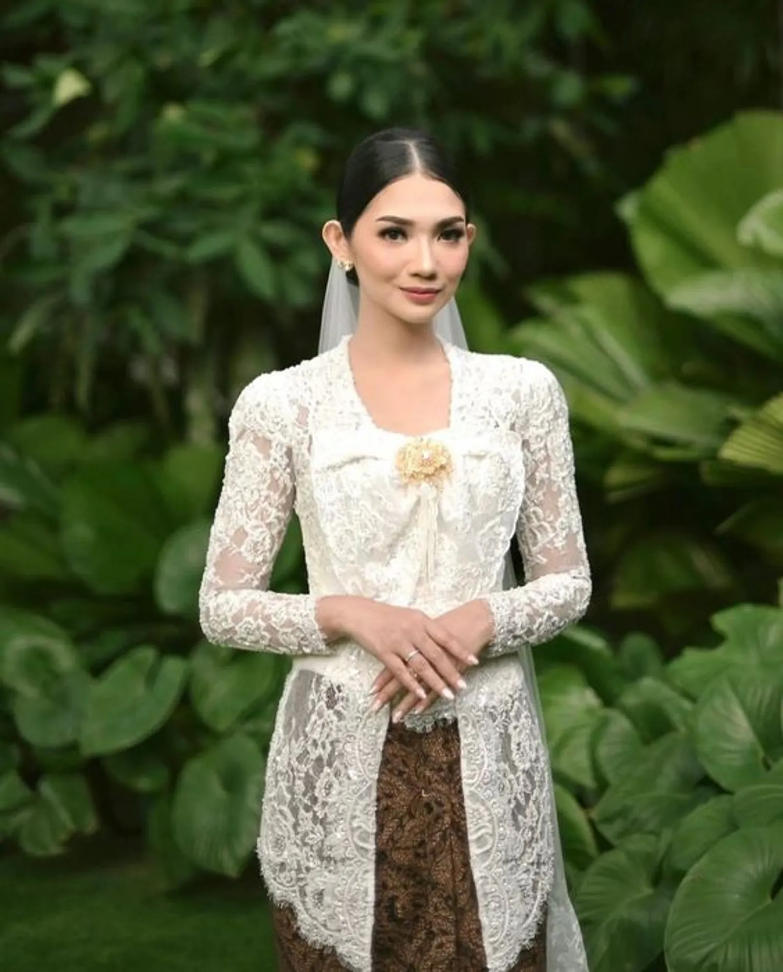 8 Warna Kebaya yang Bikin Kulit Cerah dan Glowing