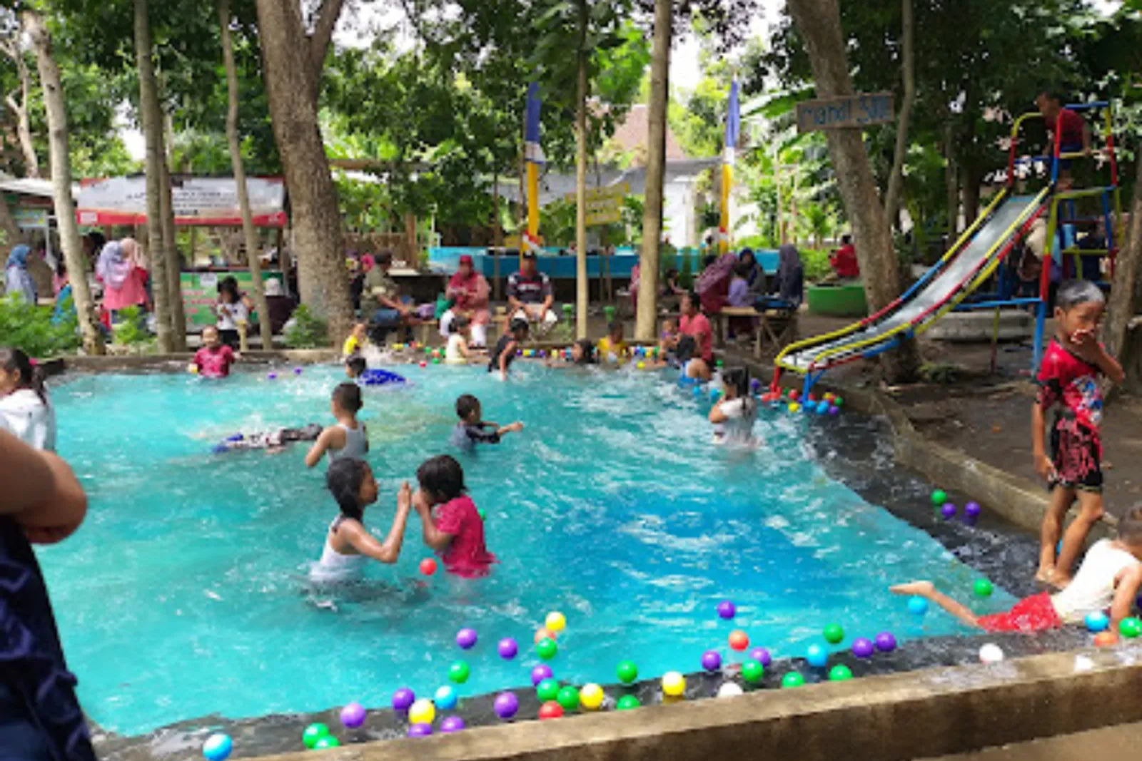 Gronjong Wariti Kediri: Lokasi, Harga Tiket Masuk, dan Daya Tariknya