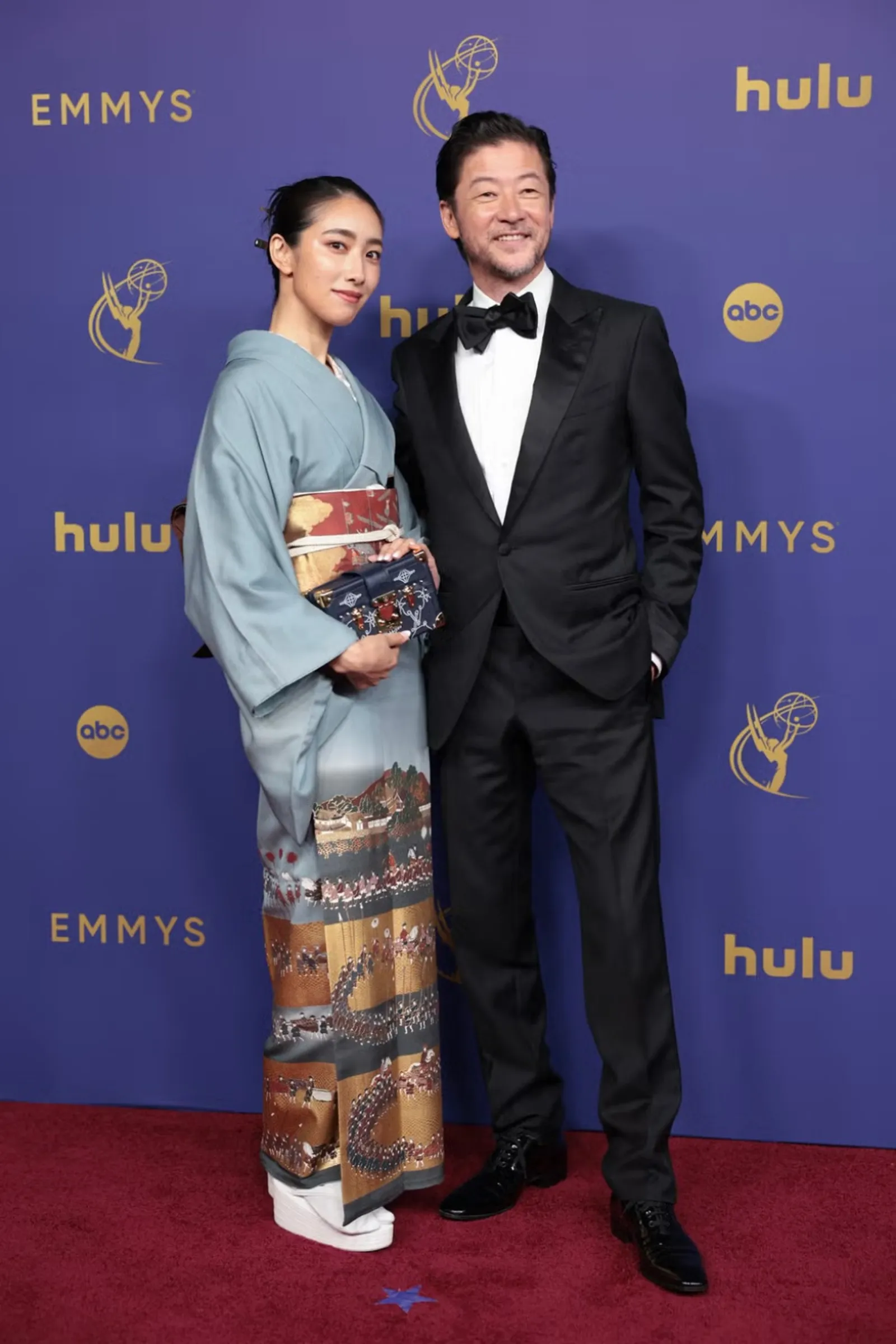 8 Potret Pasangan Seleb Hollywood yang Hadir di Emmy Awards 2024