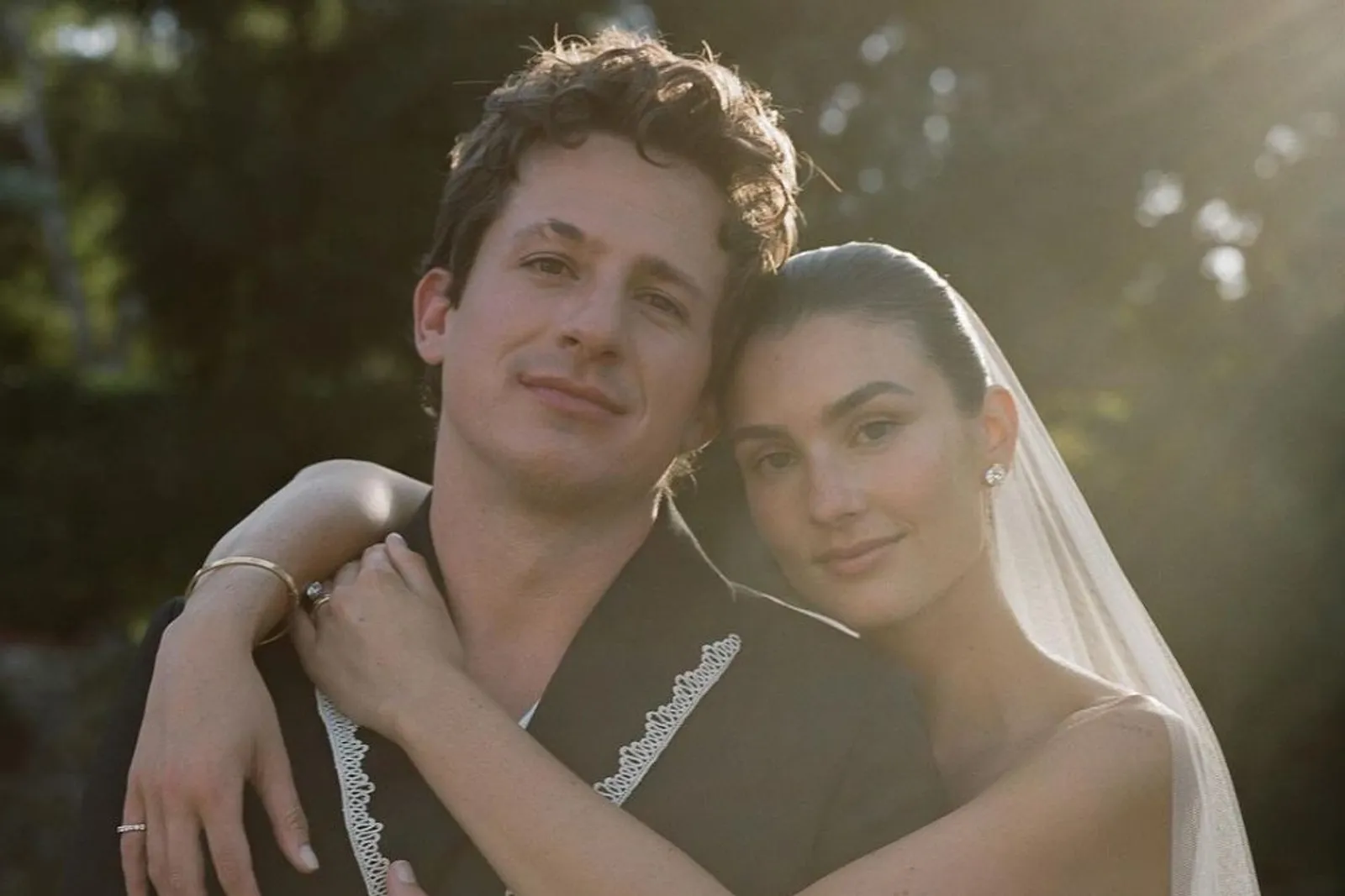 Dua Tahun Pacaran, Charlie Puth dan Brooke Sansone Resmi Menikah!